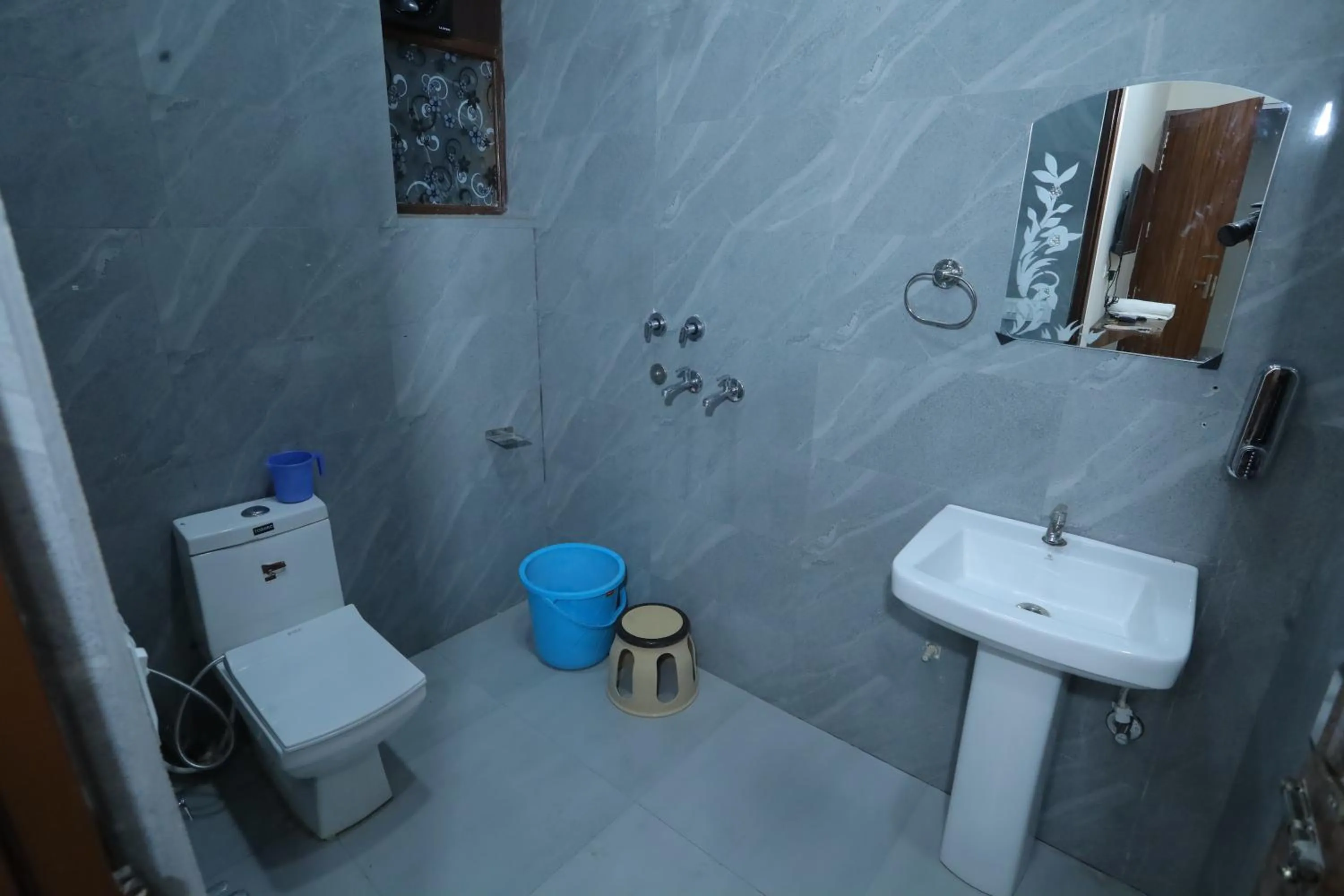 Toilet in Raghav inn