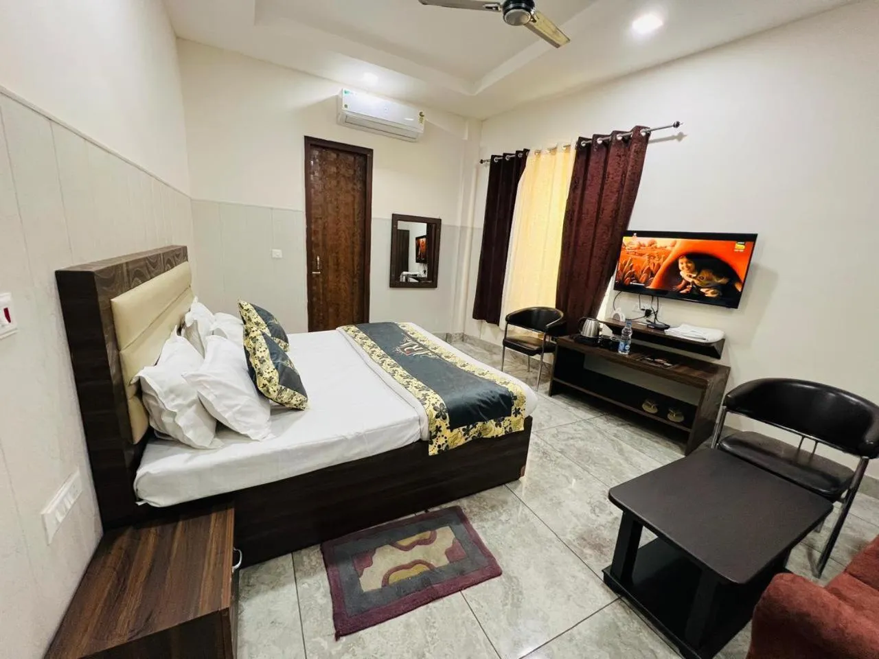 TV and multimedia, Bed in Raghav inn