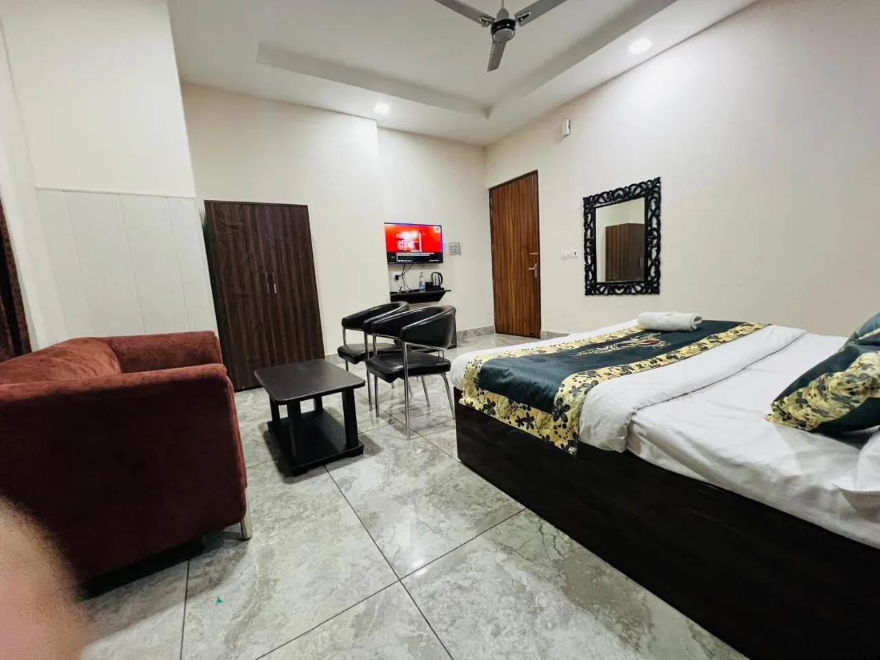 TV and multimedia, Bed in Raghav inn