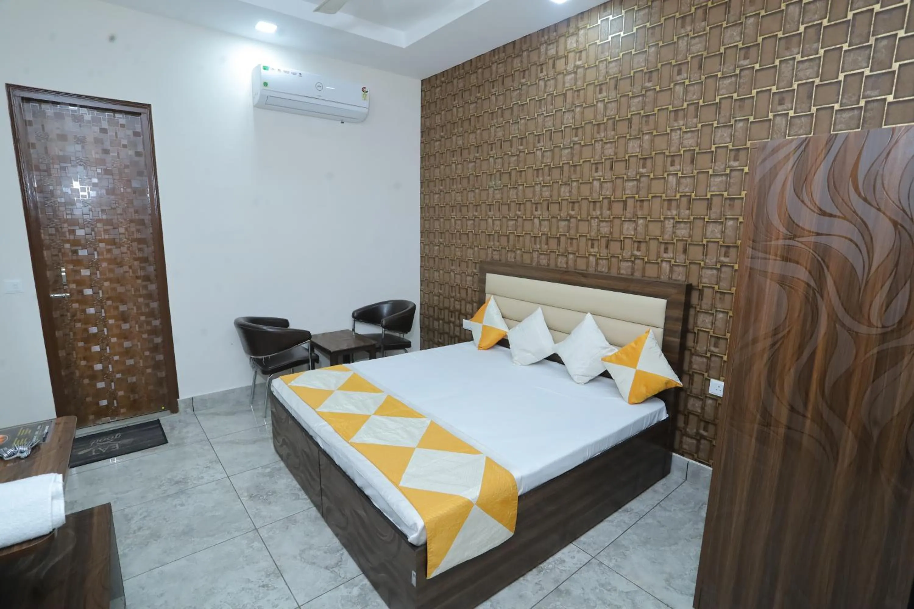 Seating area, Bed in Raghav inn