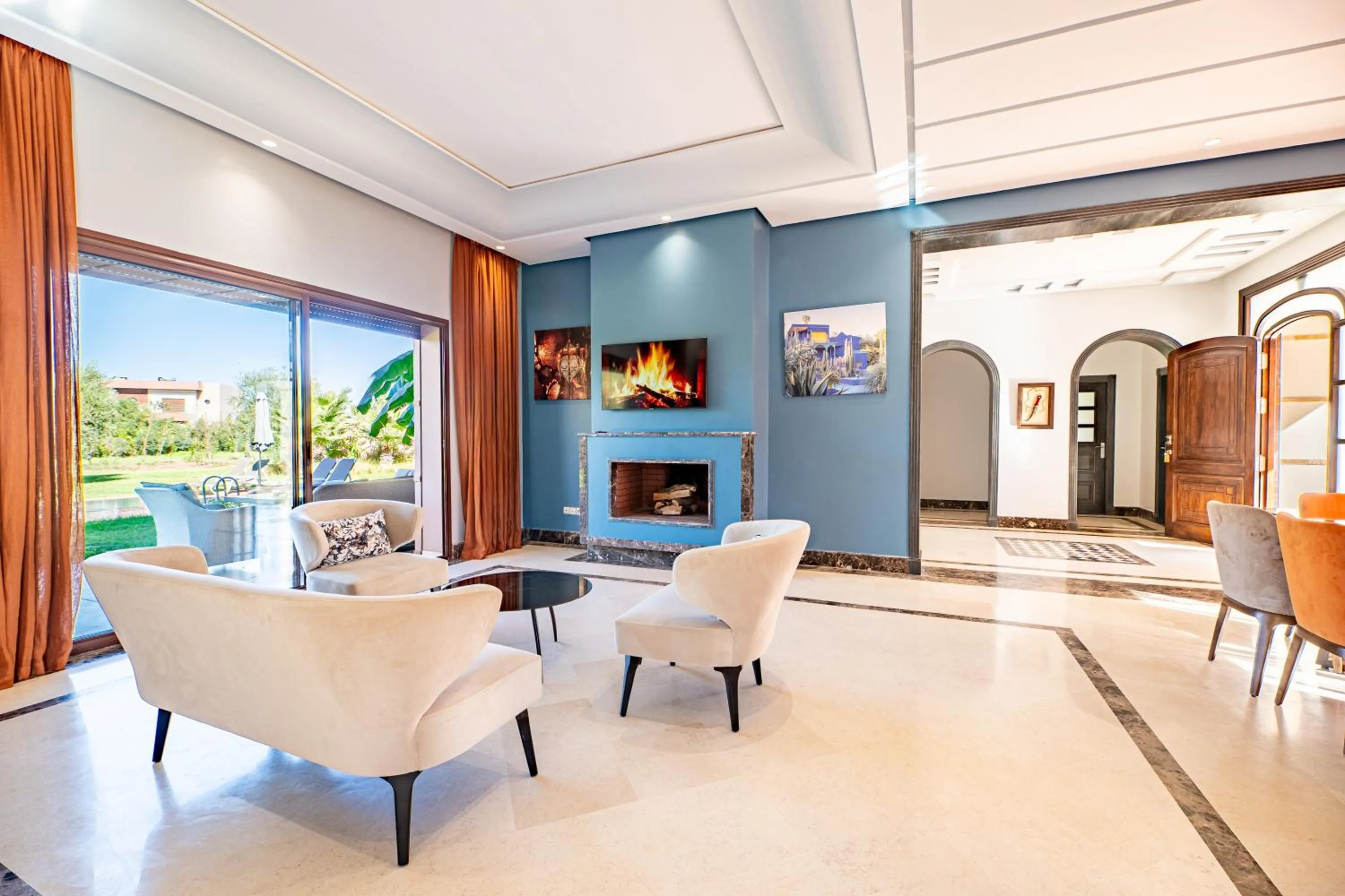 Communal lounge/ TV room in Konouz Palace