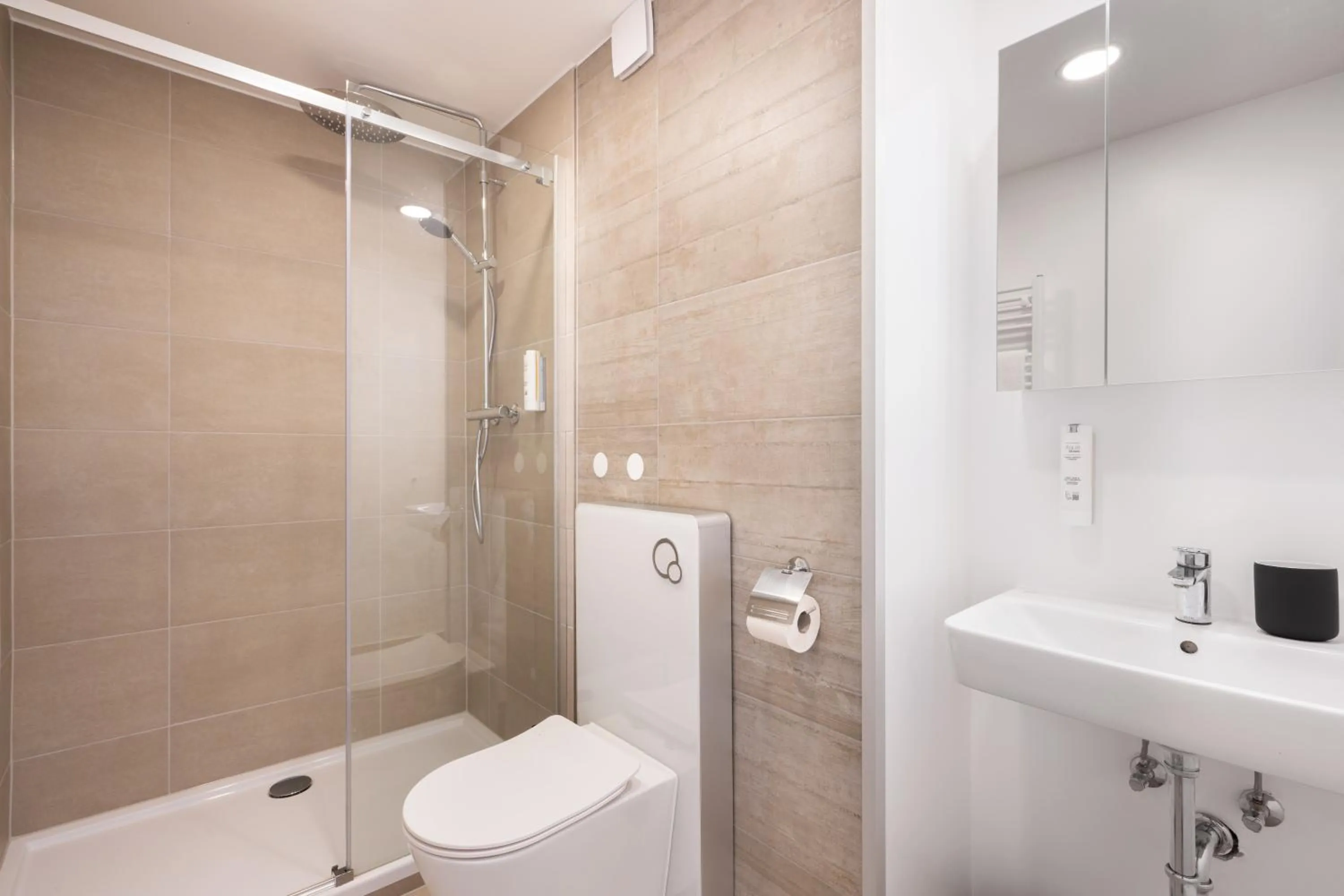 Shower in Homaris Apartments München Laim