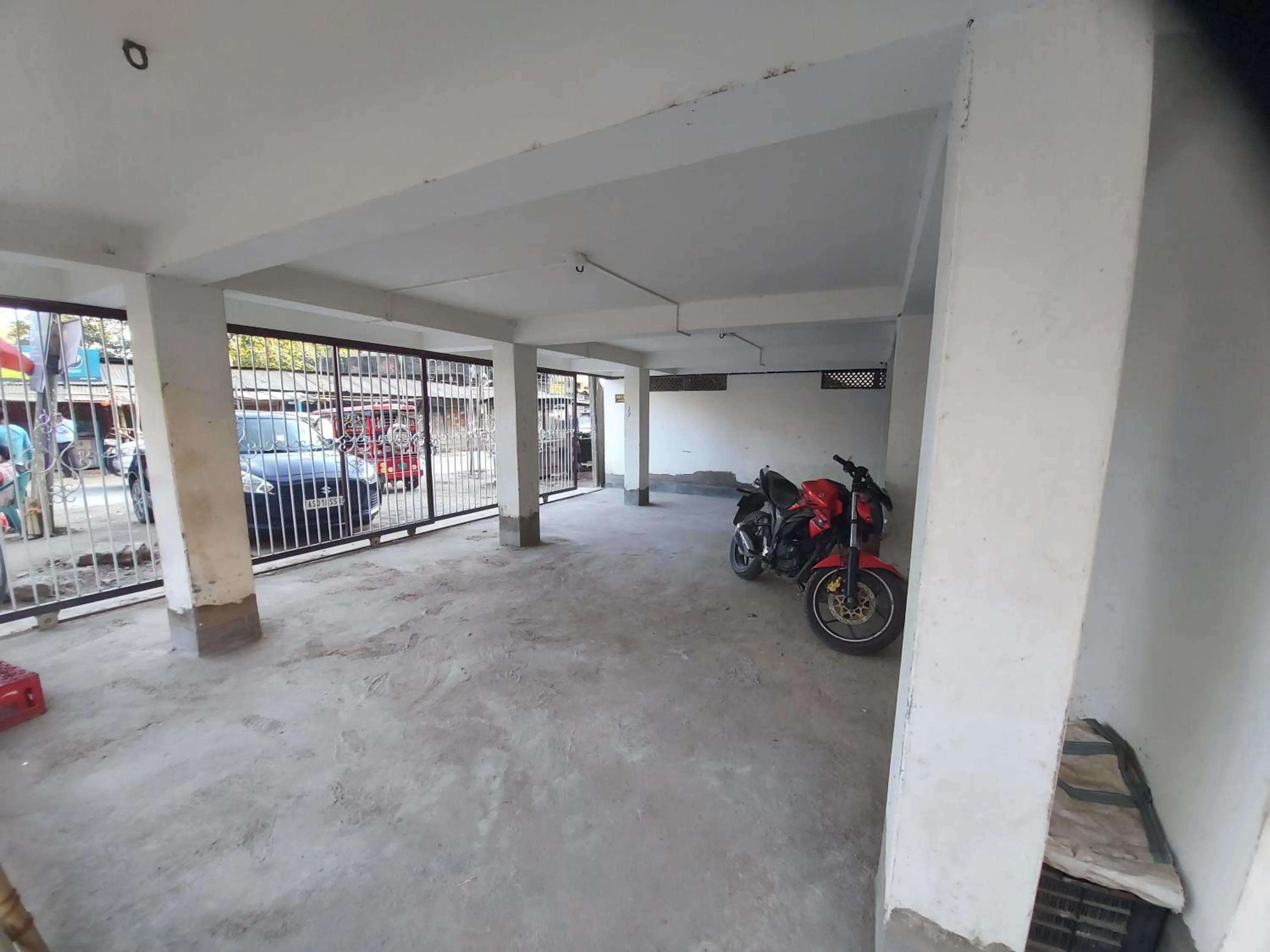 Parking in Hotel Hari Gayatri Regent