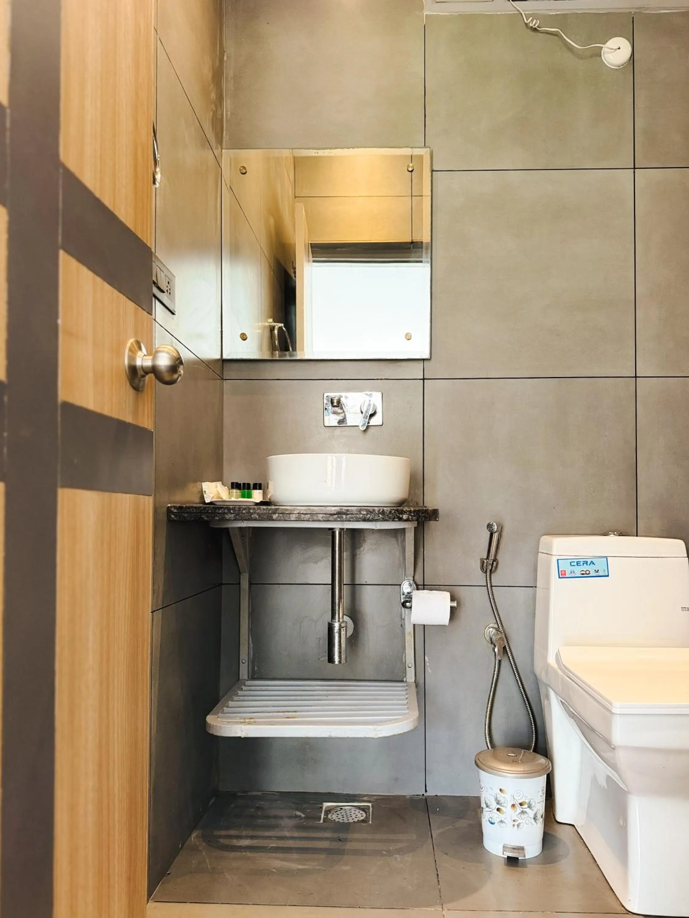 Toilet in Bir Valley Retreat