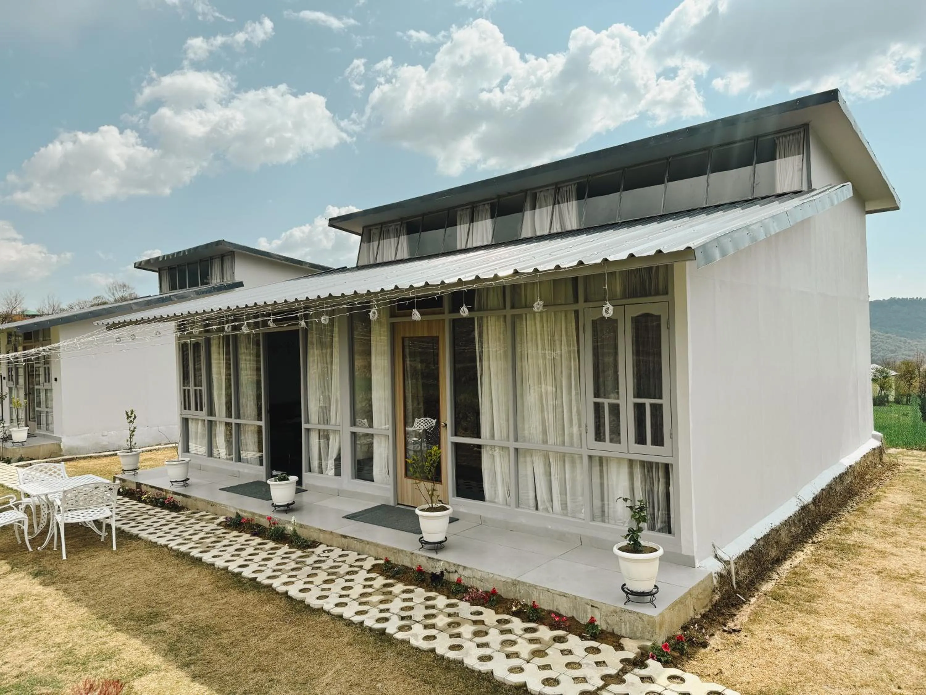 Property building in Bir Valley Retreat