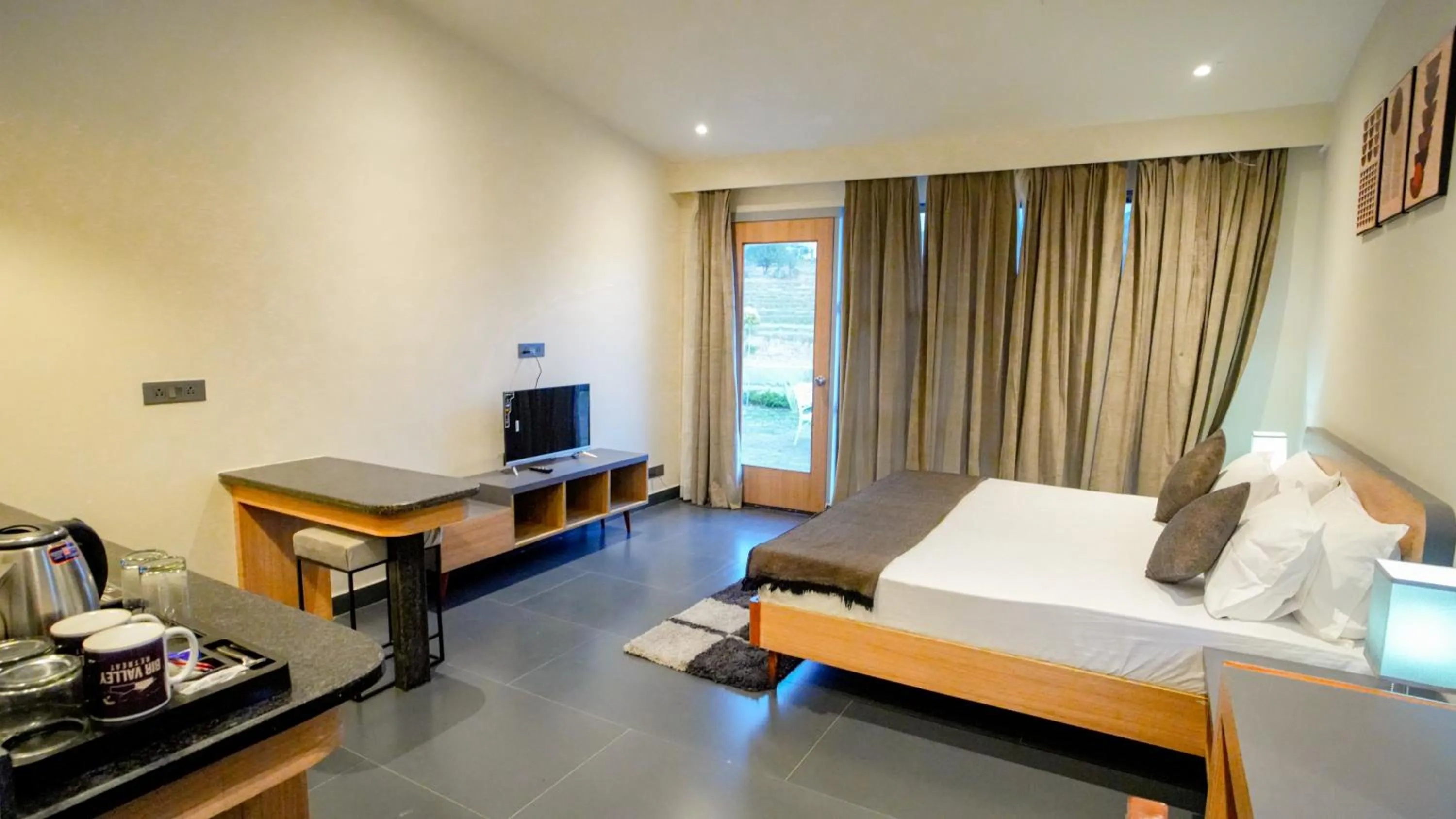 View (from property/room), Bed in Bir Valley Retreat