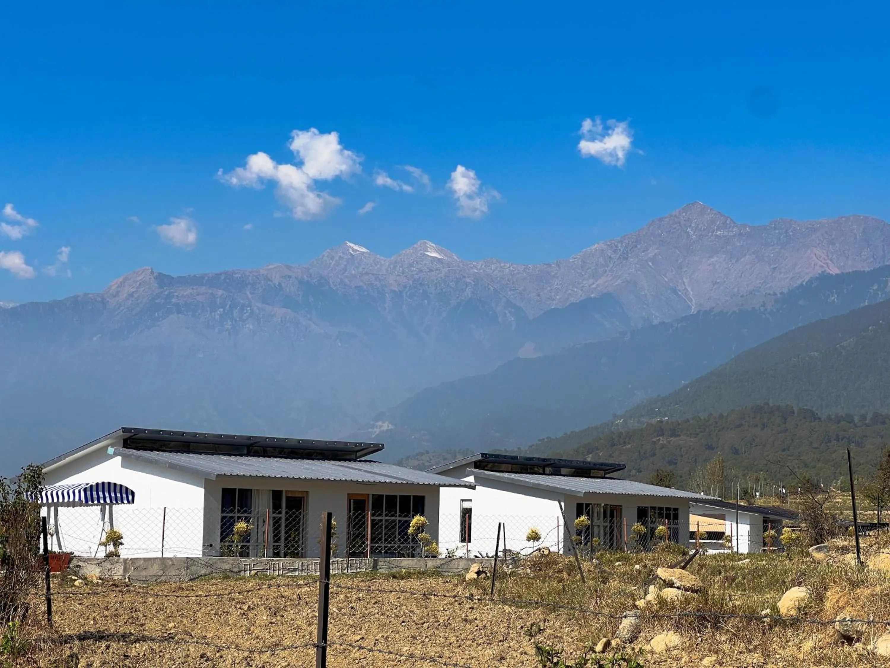 Property building in Bir Valley Retreat