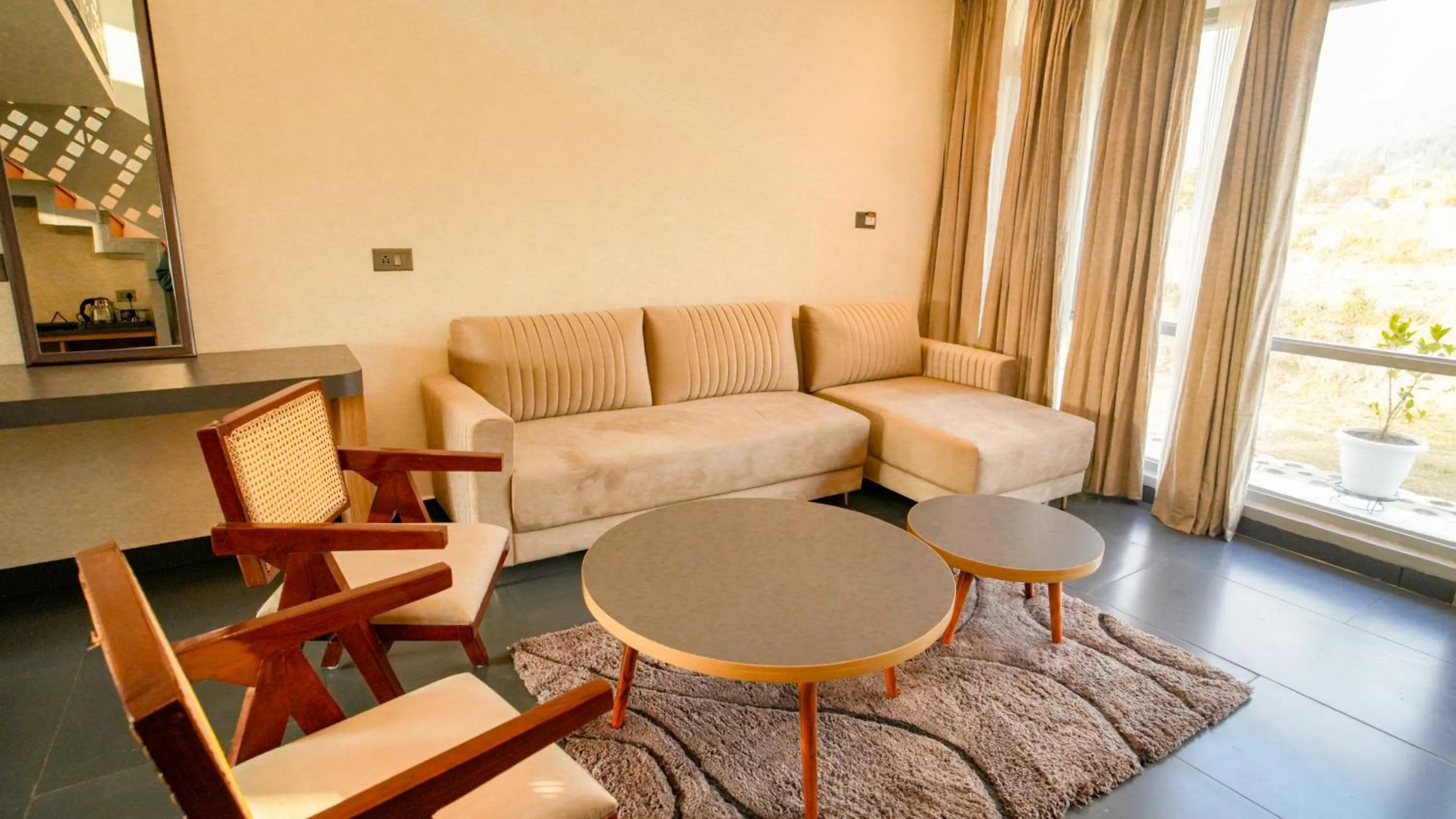 TV and multimedia in Bir Valley Retreat