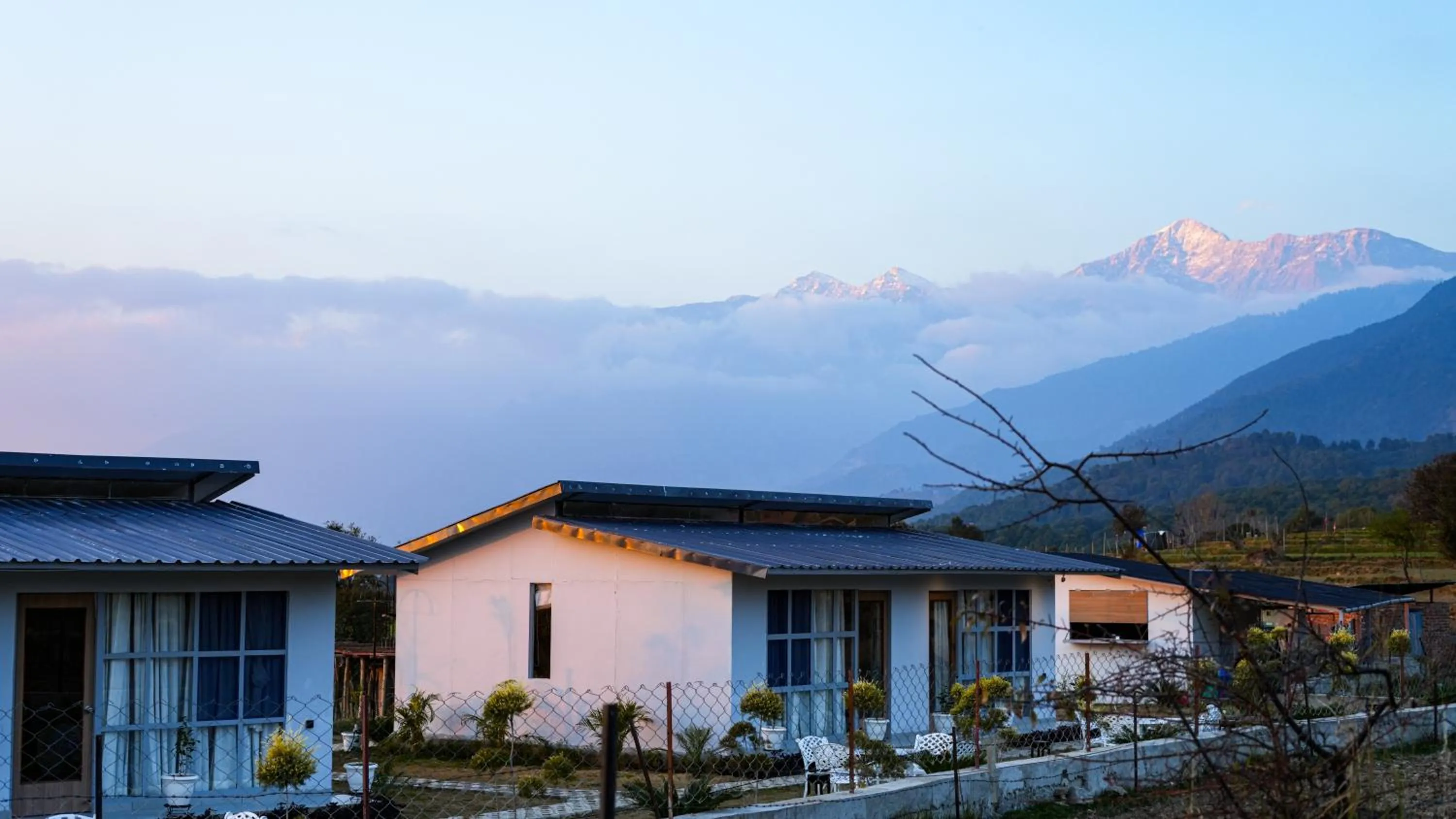 Mountain view in Bir Valley Retreat