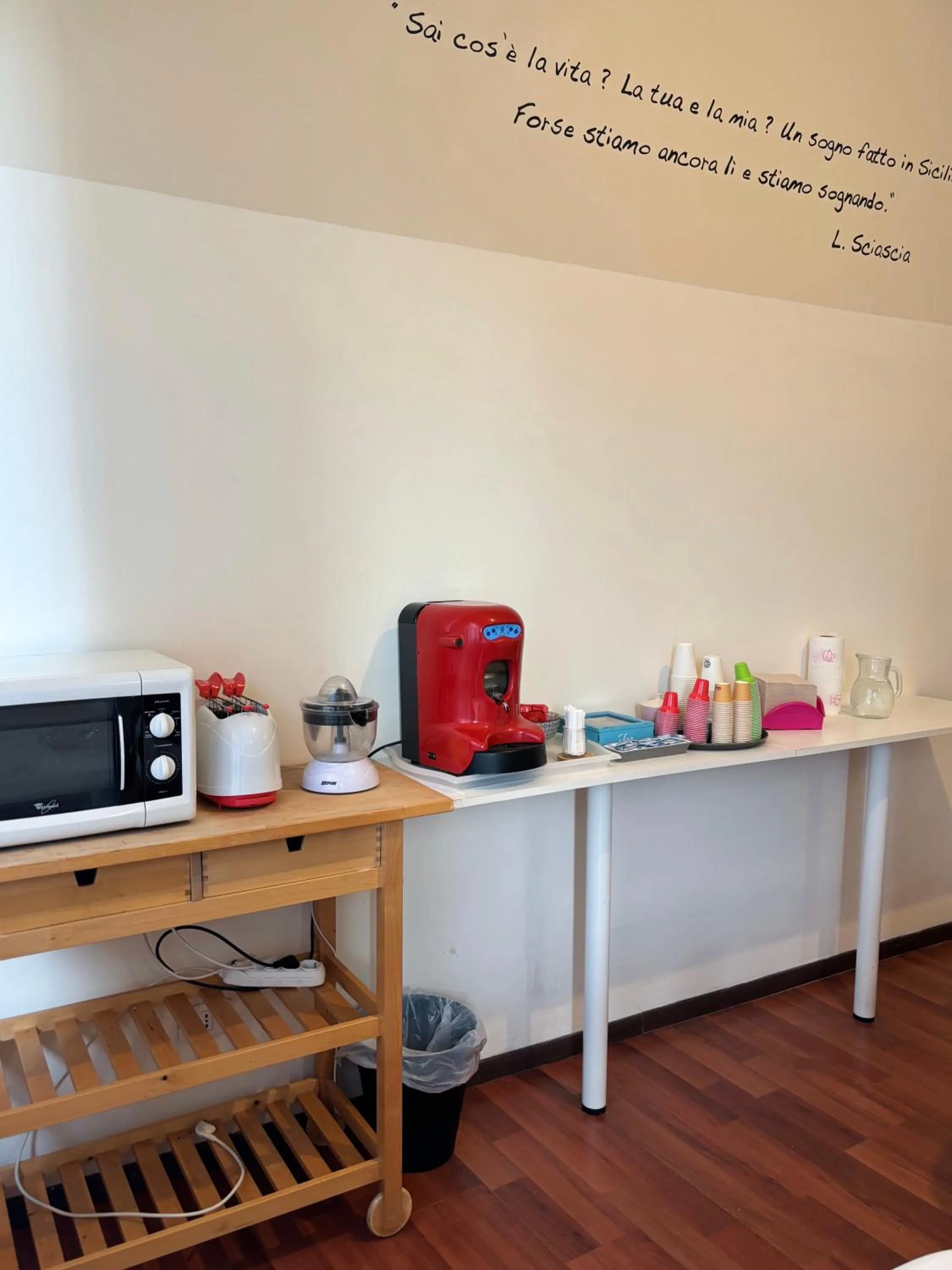 Coffee/tea facilities in Castelnuovo Rooms #Politeama