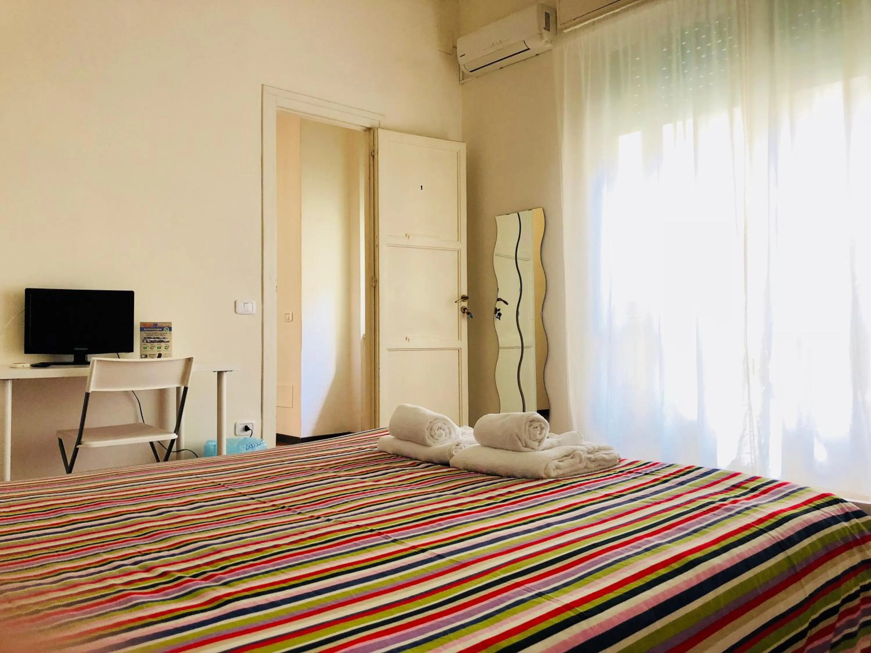 Bed in Castelnuovo Rooms #Politeama