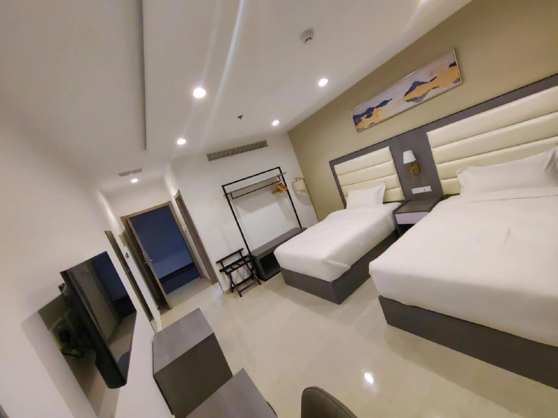 Standard Twin Room in Wave View Hotel