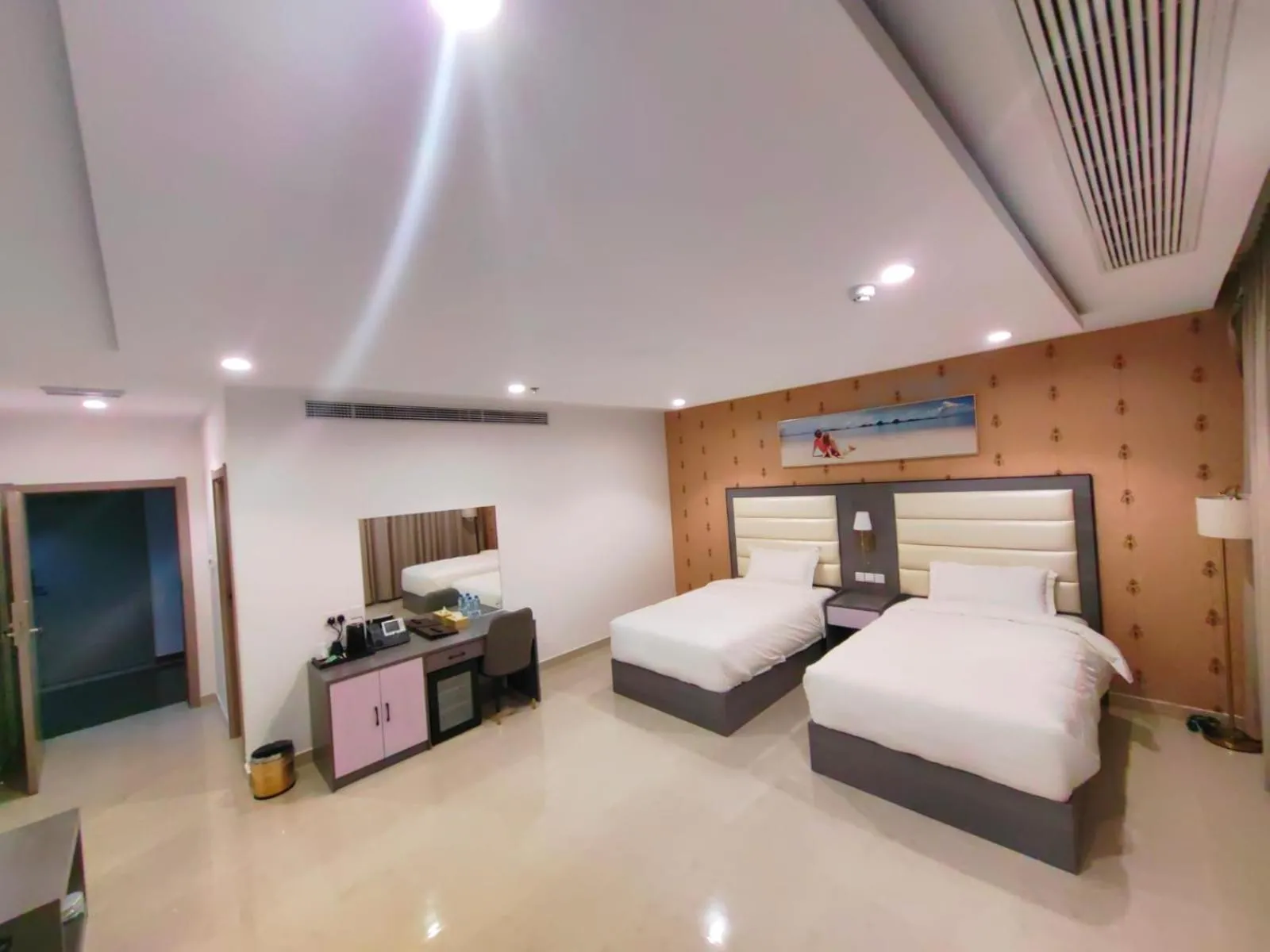 Deluxe Twin Room in Wave View Hotel