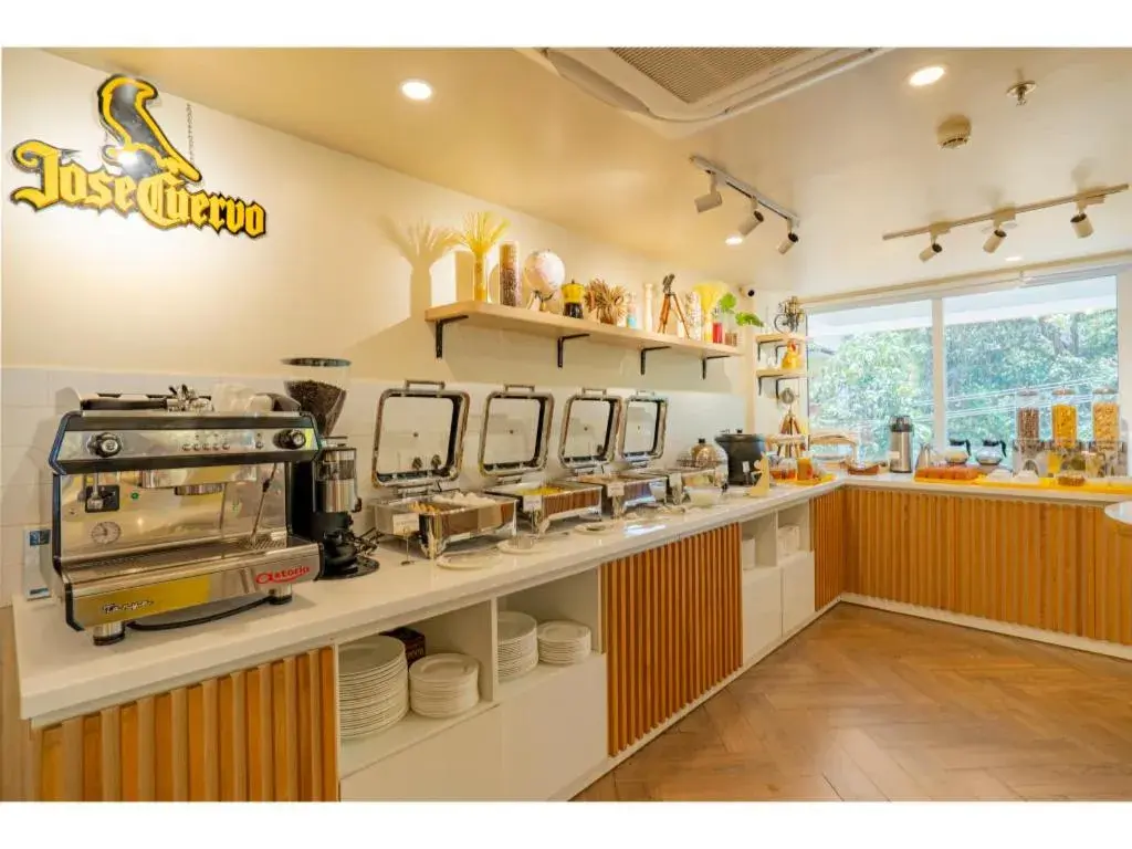 Food and drinks in Bloom Hotel - Dona Paula Food and drinks in Bloom Hotel - Dona Paula