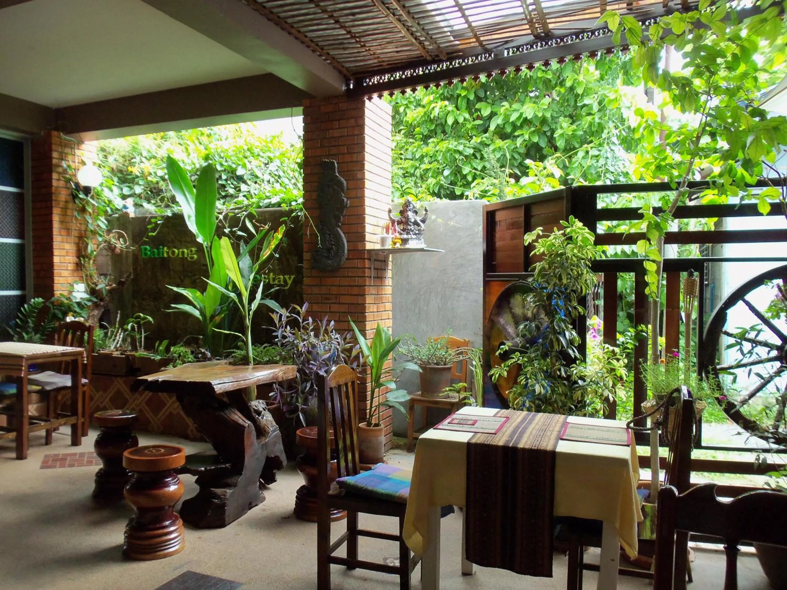Restaurant/places to eat in Baitong Homestay