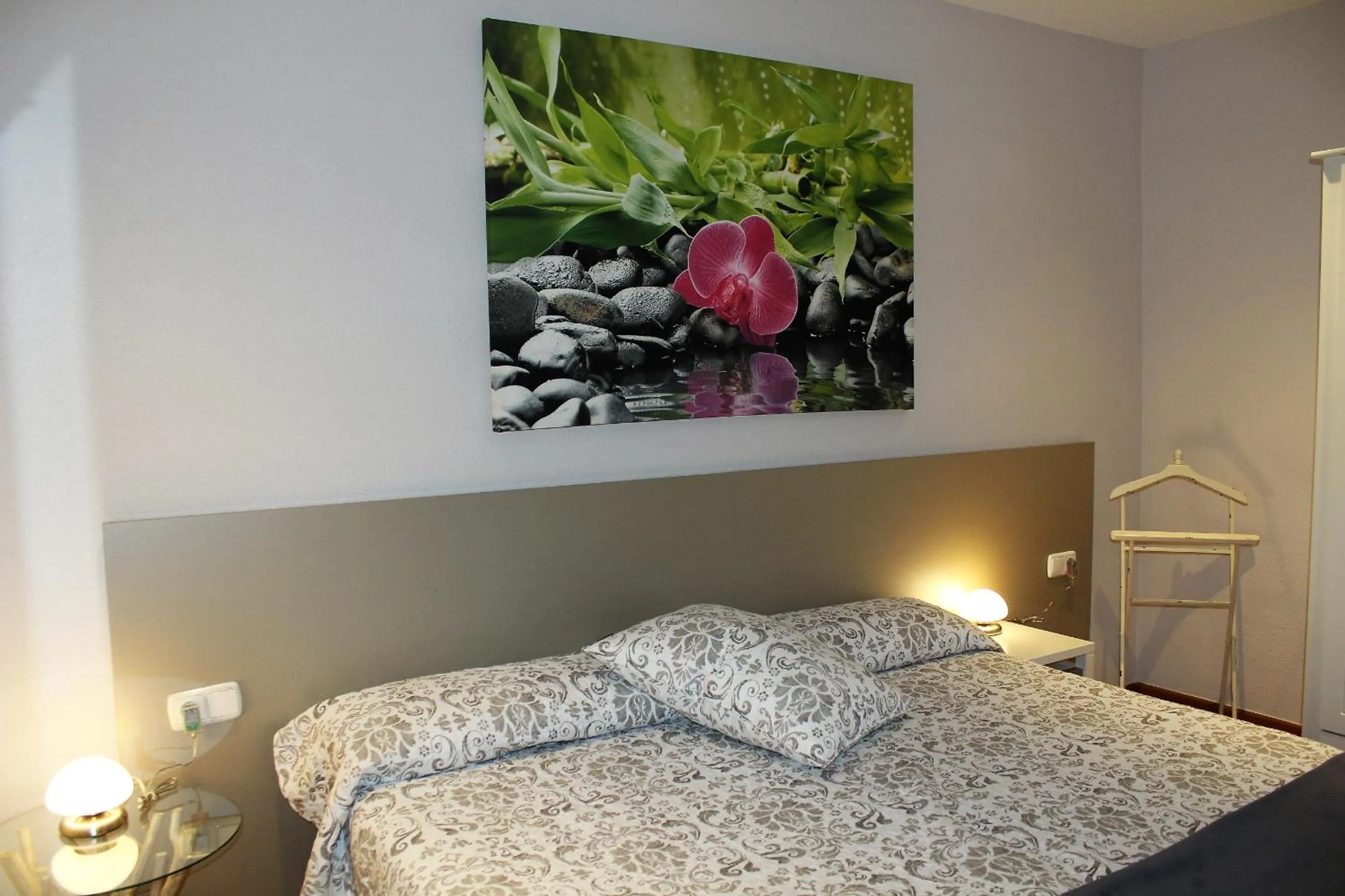 Bedroom, Bed in Gazteategi