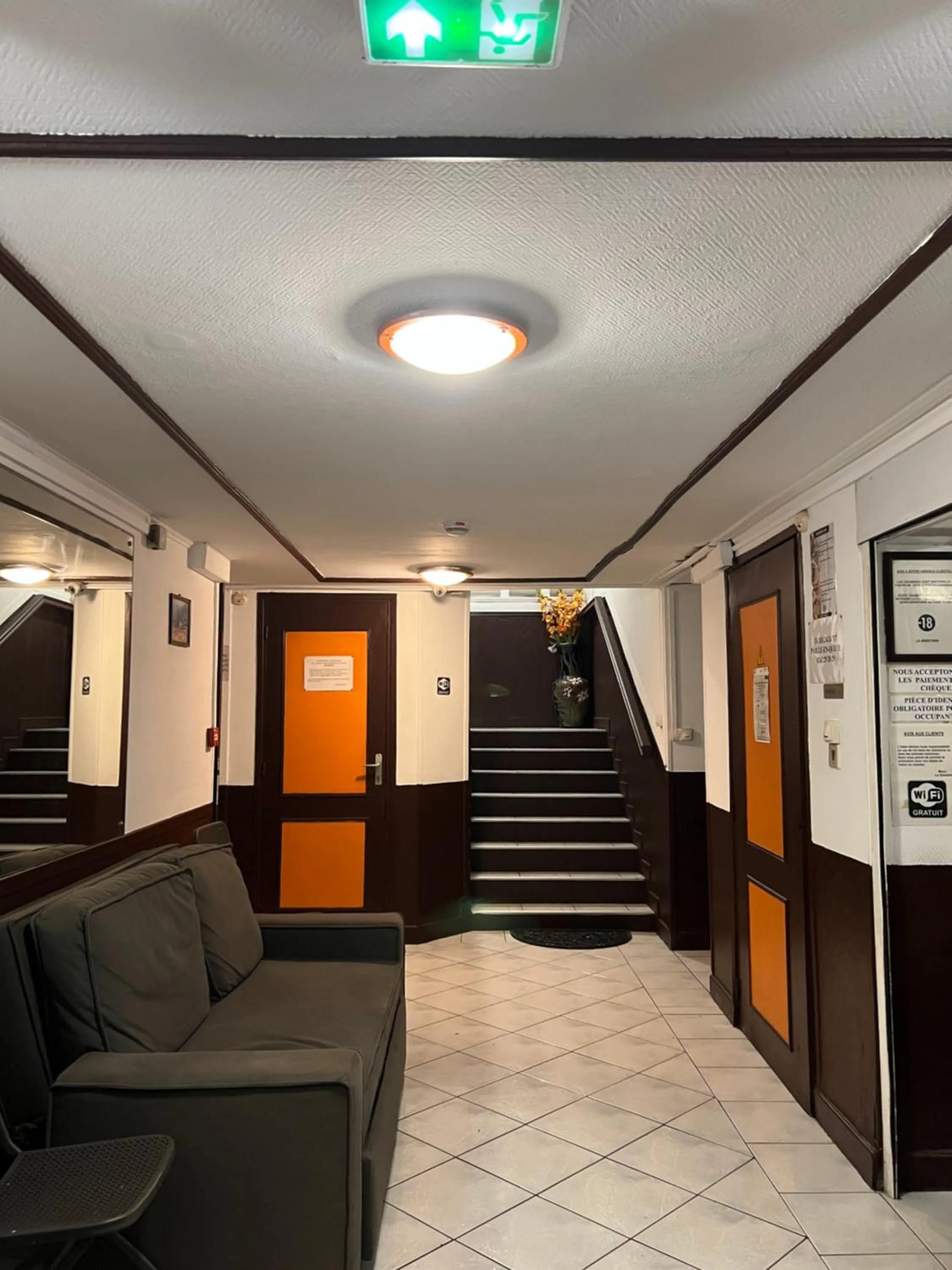 Facade/entrance in Hôtel Du Centre