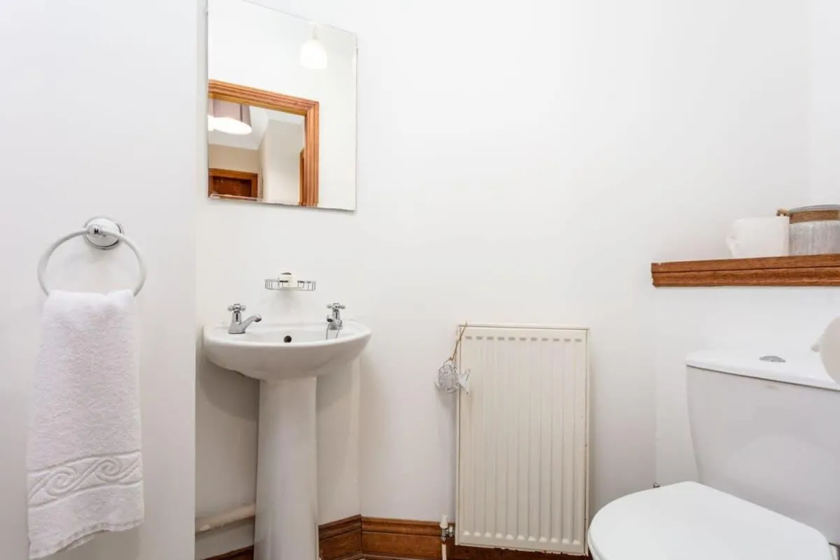 Bathroom in Cromwell Corner - Donnini Apartments