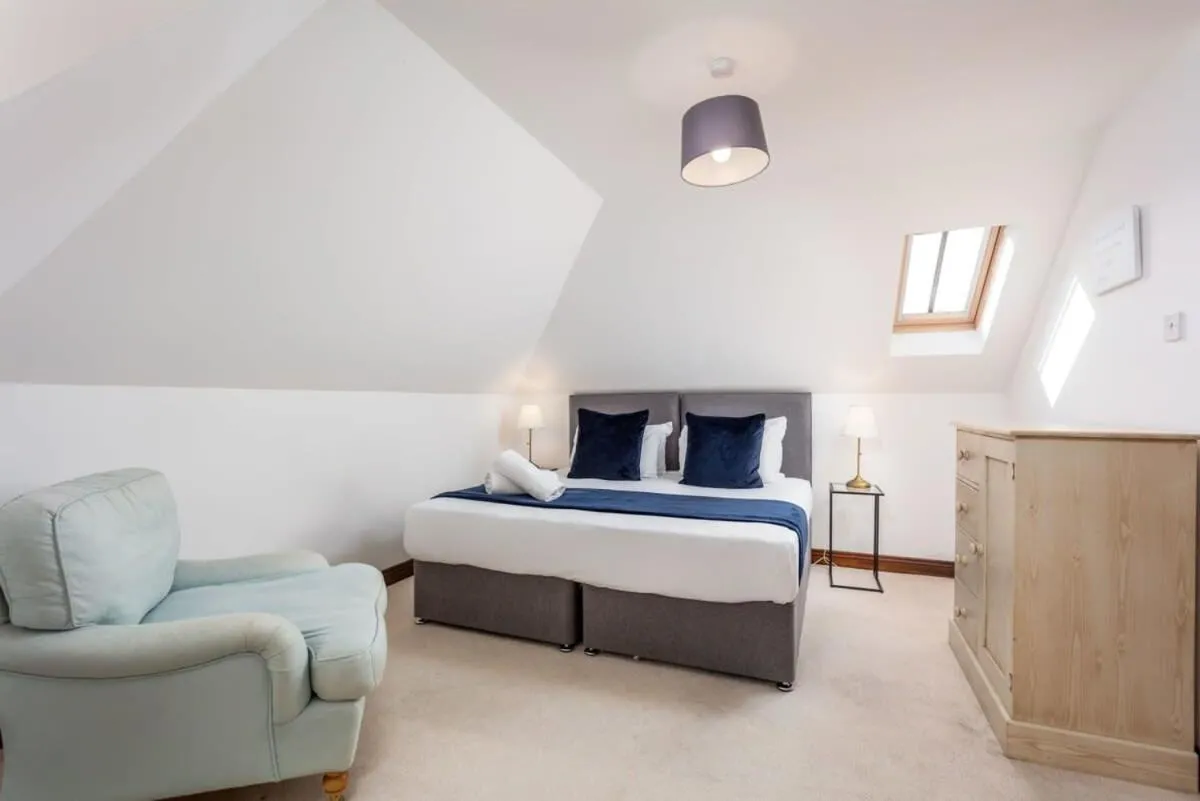 Bed in Cromwell Corner - Donnini Apartments