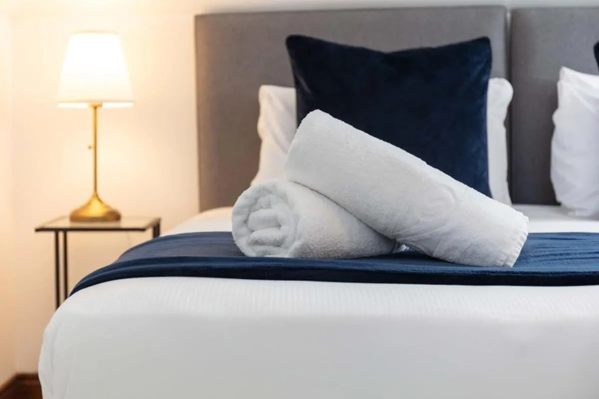 Bed in Cromwell Corner - Donnini Apartments