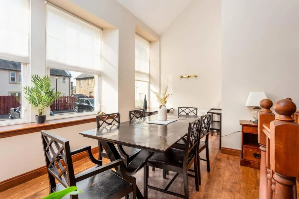 Dining area in Cromwell Corner - Donnini Apartments