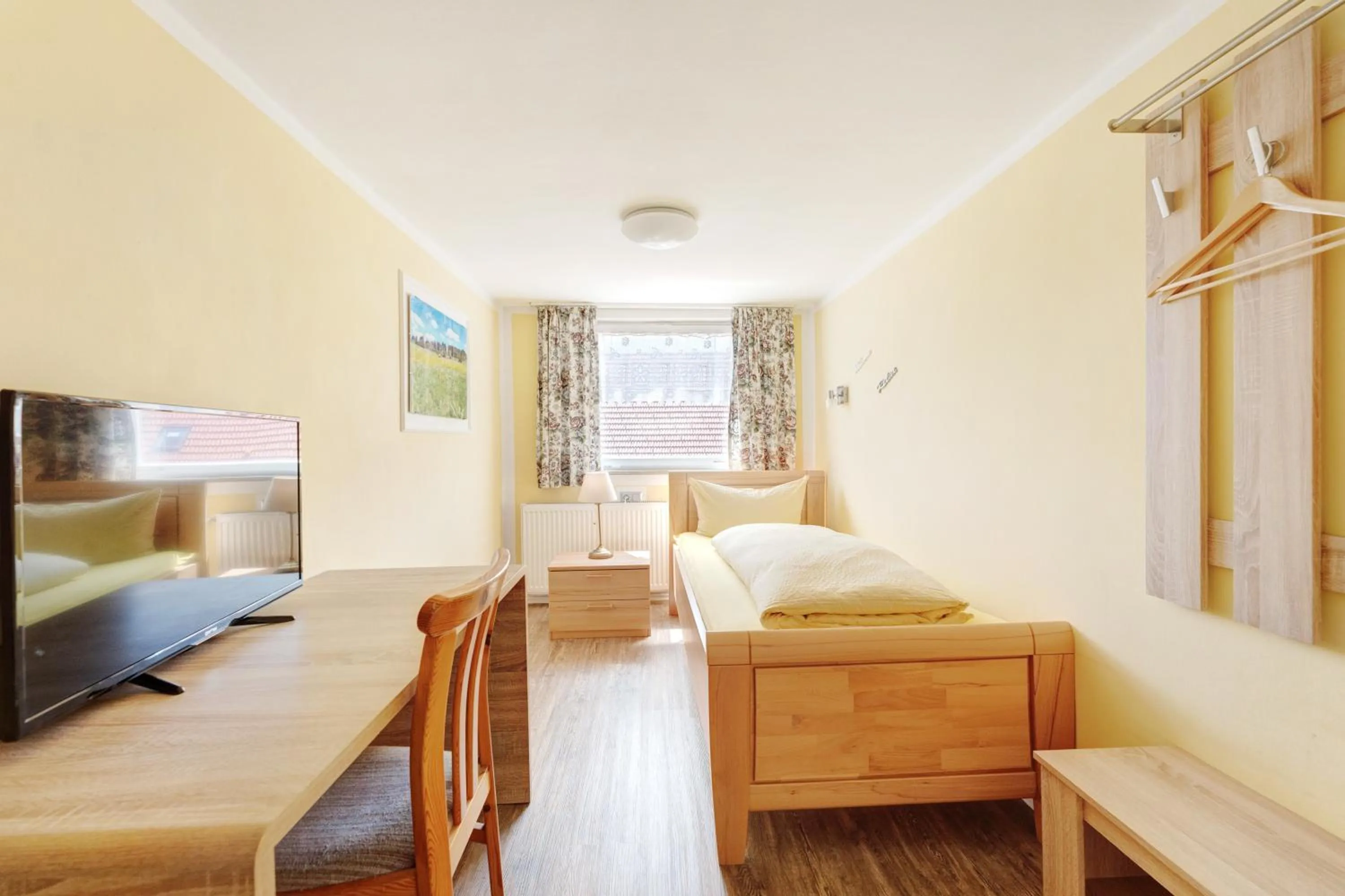 Photo of the whole room, Bed in Hotel garni "Zum Engel"