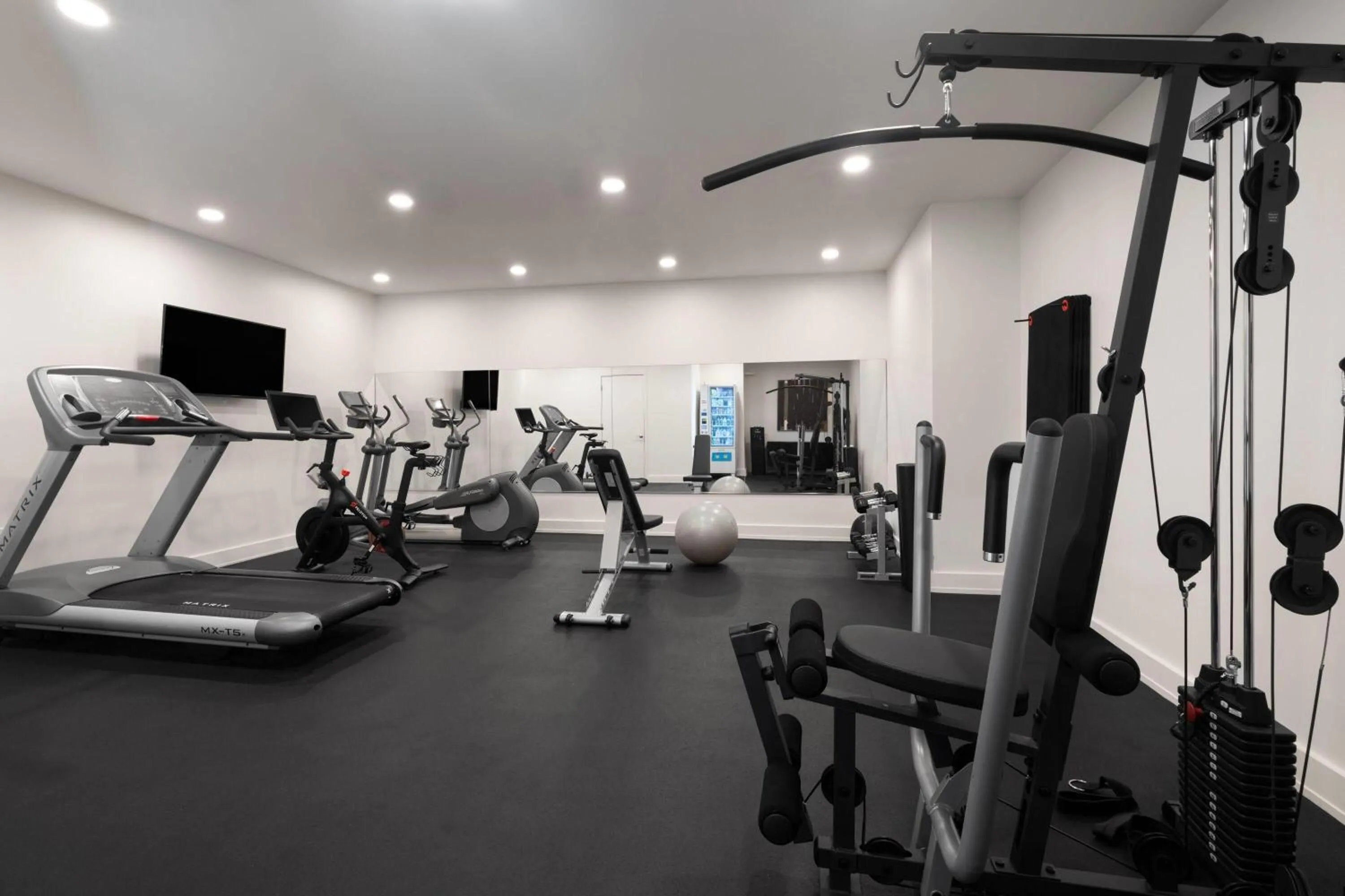 Fitness centre/facilities in Reside NoMa, a Wyndham Residence