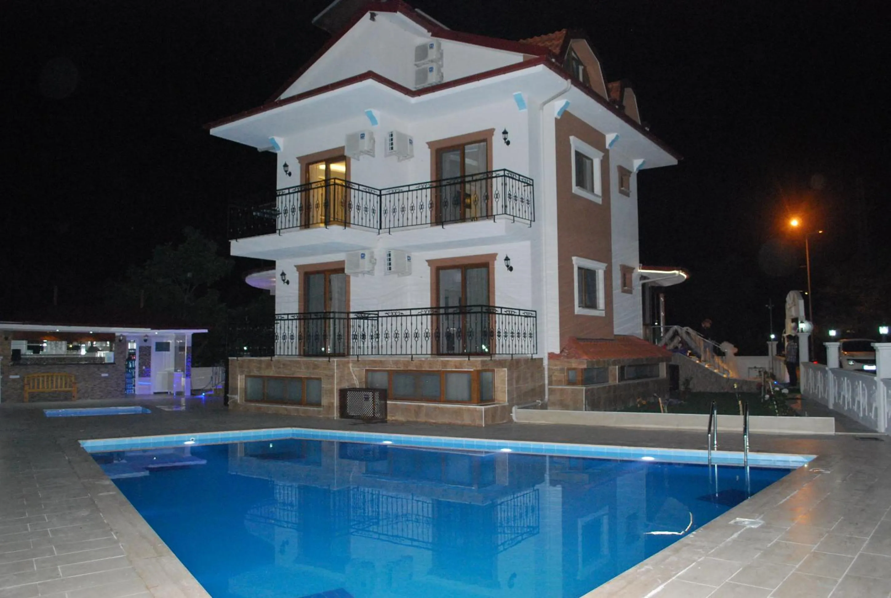 Property building in Funda Hotel