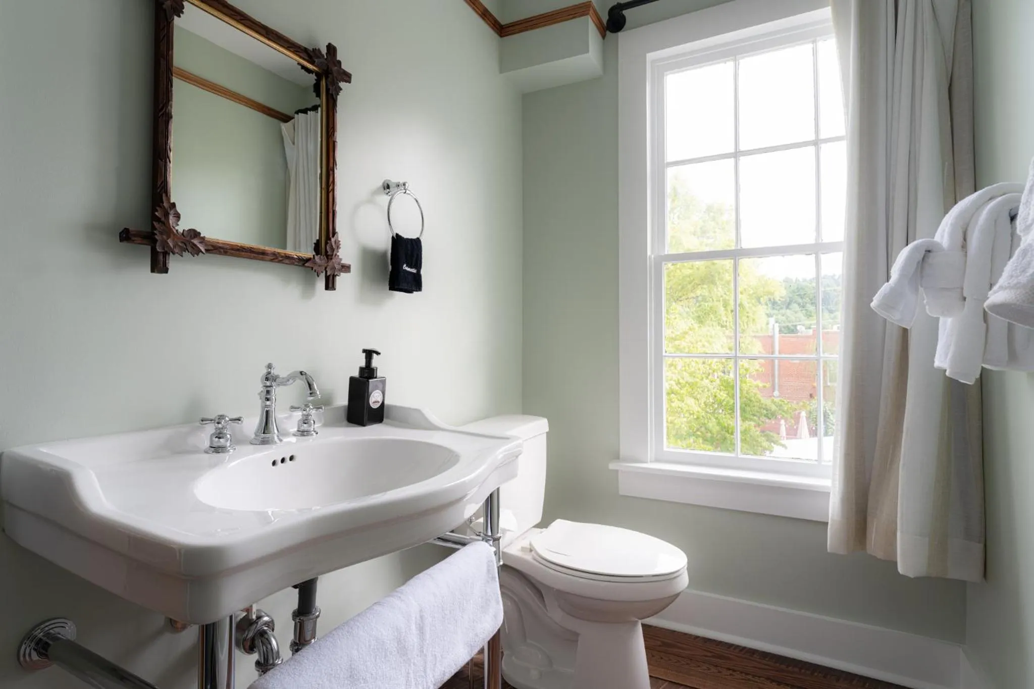 Bathroom in The NuWray Hotel & Carriage House