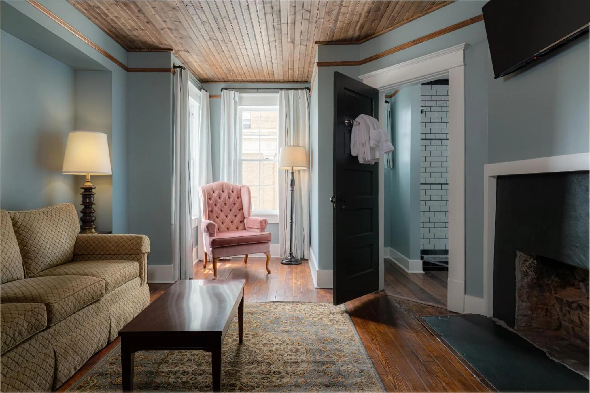Living room in The NuWray Hotel & Carriage House
