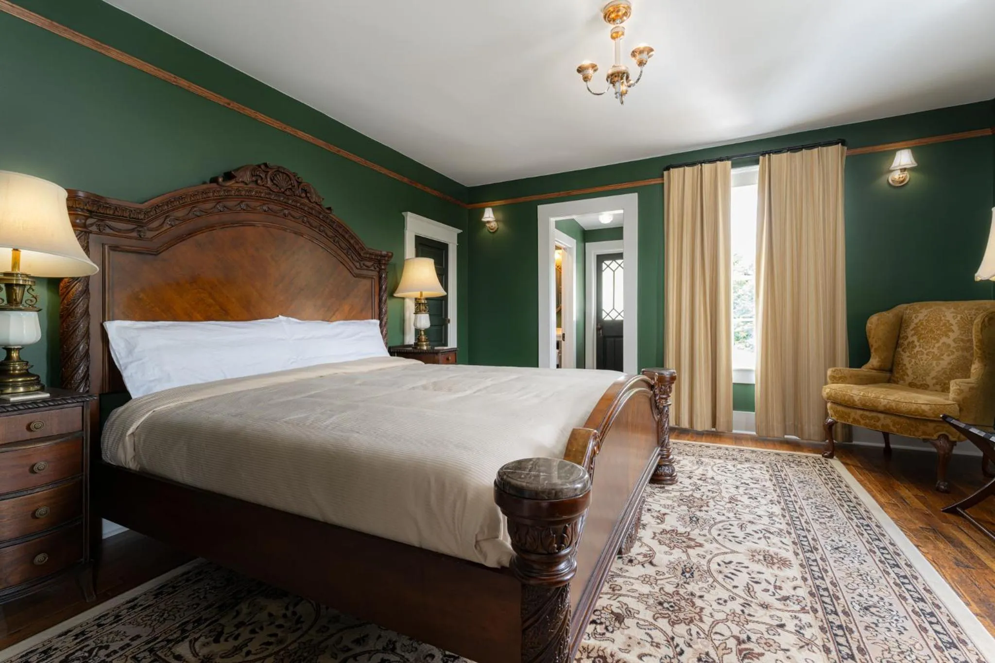 Bedroom, Bed in The NuWray Hotel & Carriage House