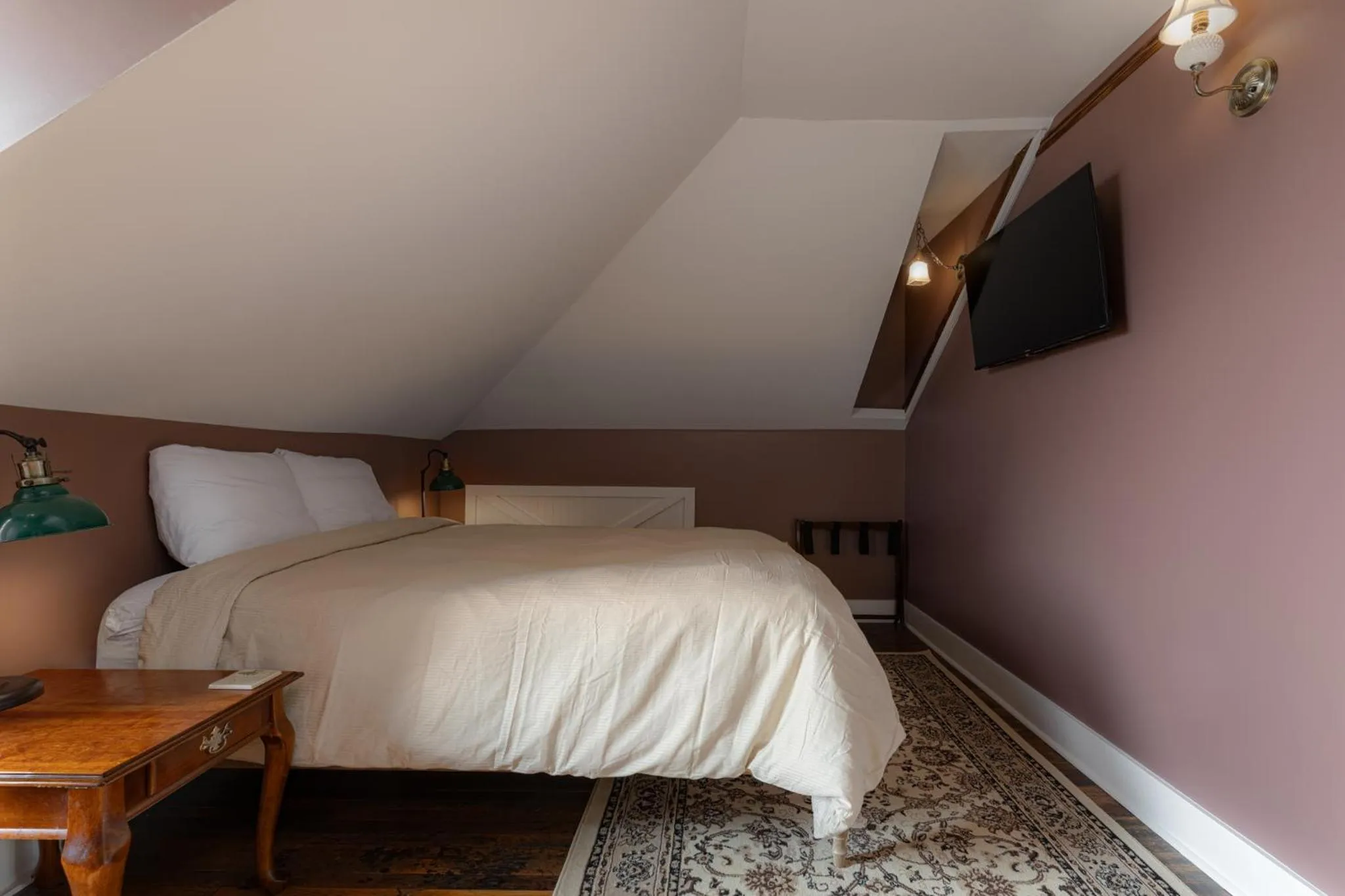 Bedroom, Bed in The NuWray Hotel & Carriage House