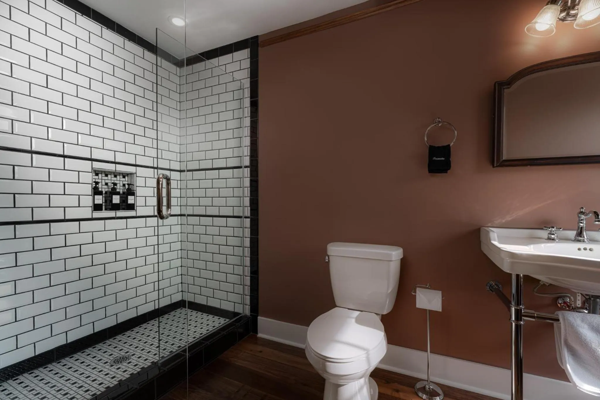 Bathroom in The NuWray Hotel & Carriage House