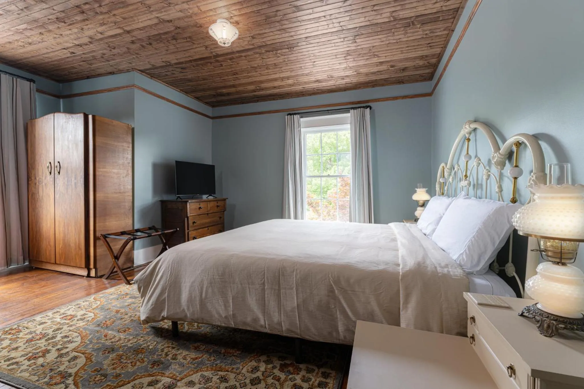 Bedroom, Bed in The NuWray Hotel & Carriage House