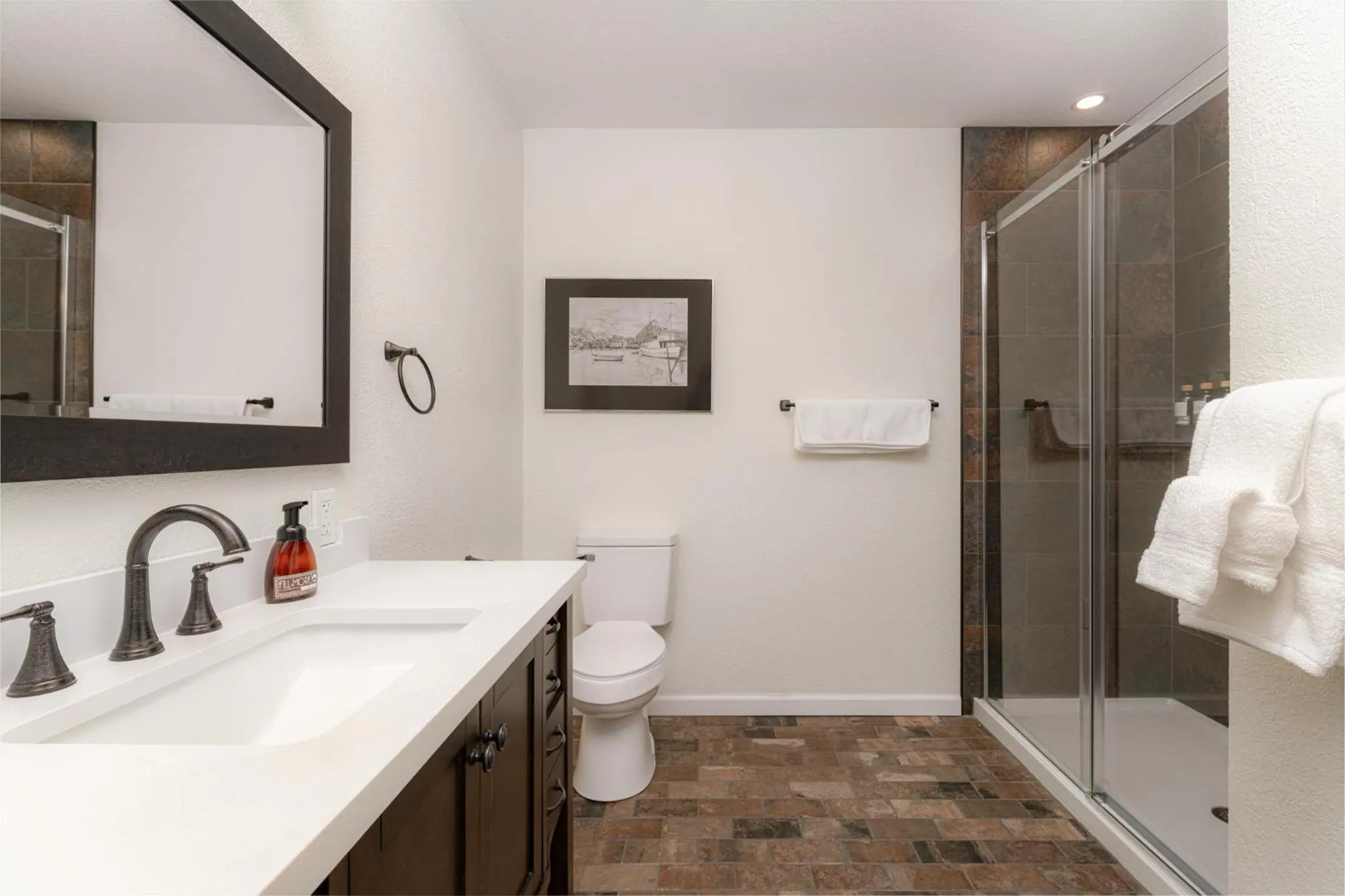 Bathroom in The NuWray Hotel & Carriage House