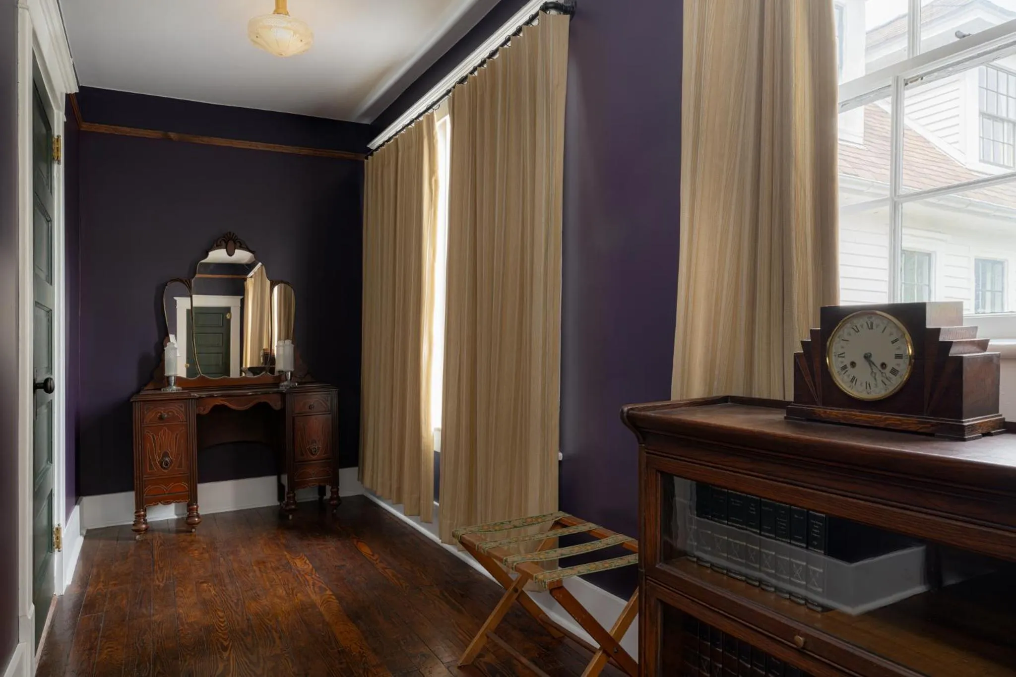 furniture in The NuWray Hotel & Carriage House