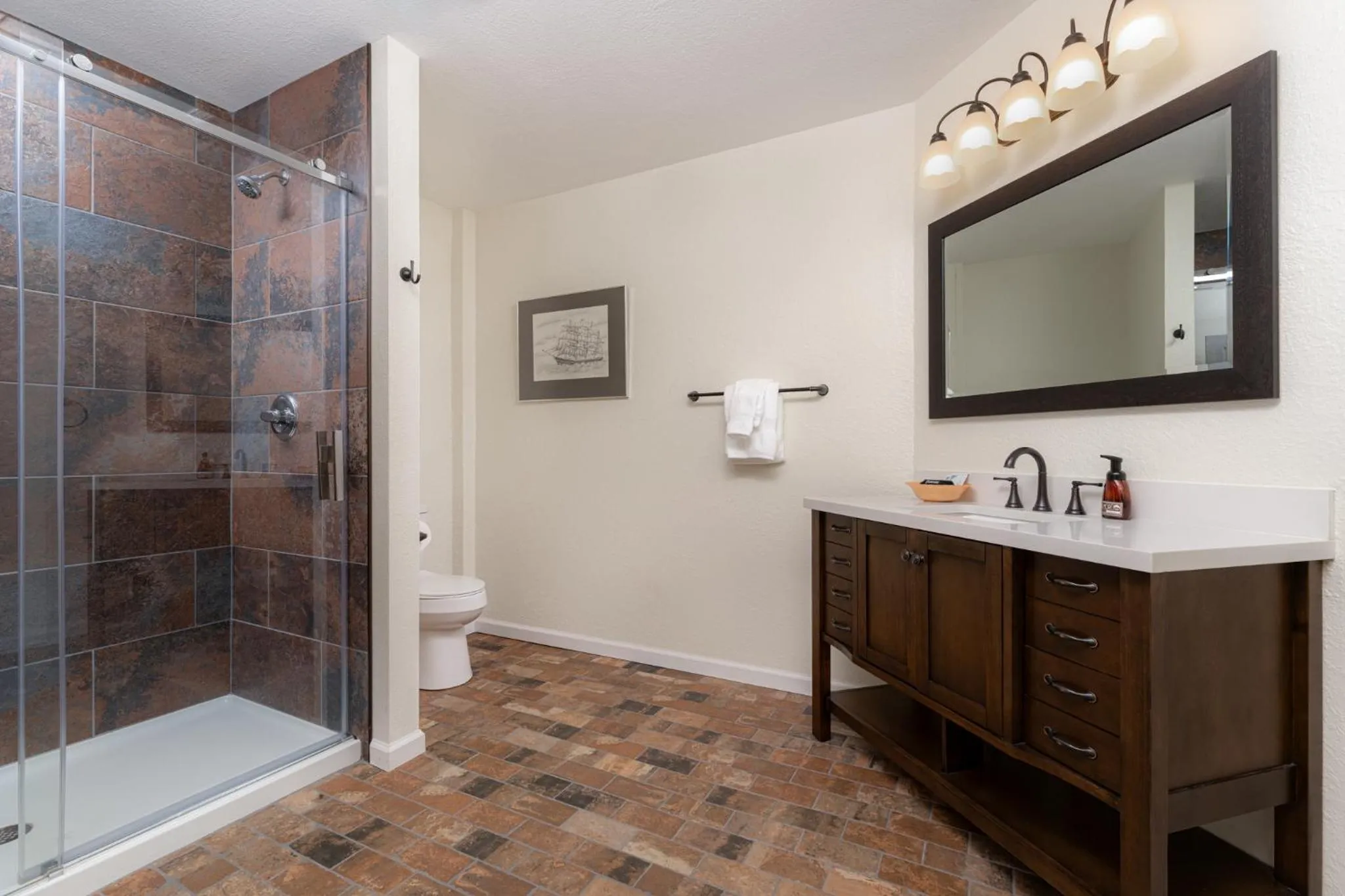 Bathroom in The NuWray Hotel & Carriage House