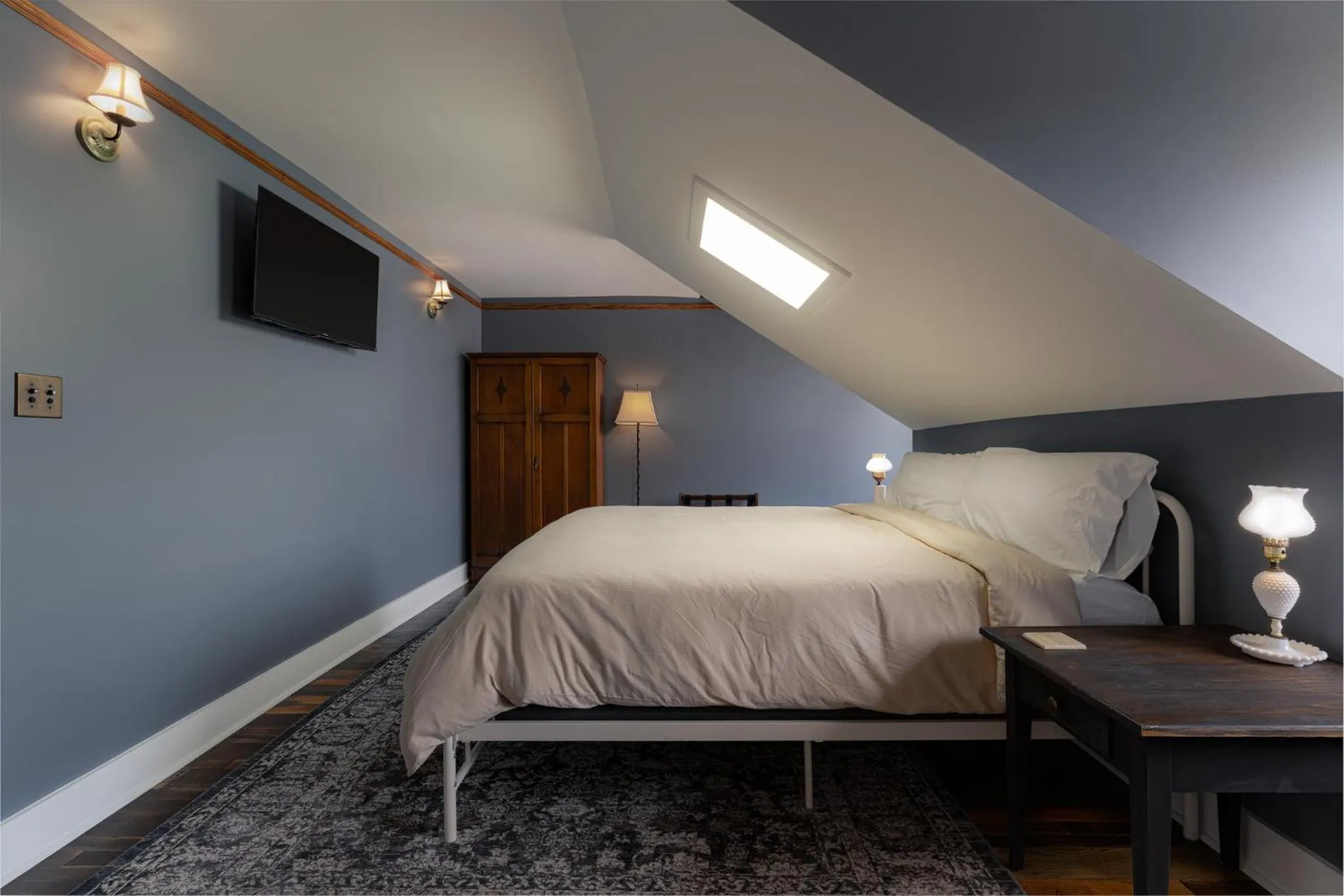 Bedroom, Bed in The NuWray Hotel & Carriage House