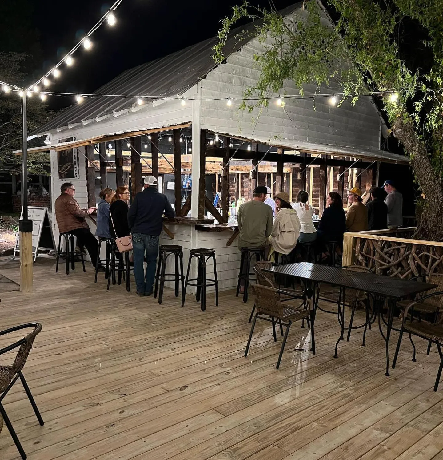 Lounge or bar in The NuWray Hotel & Carriage House