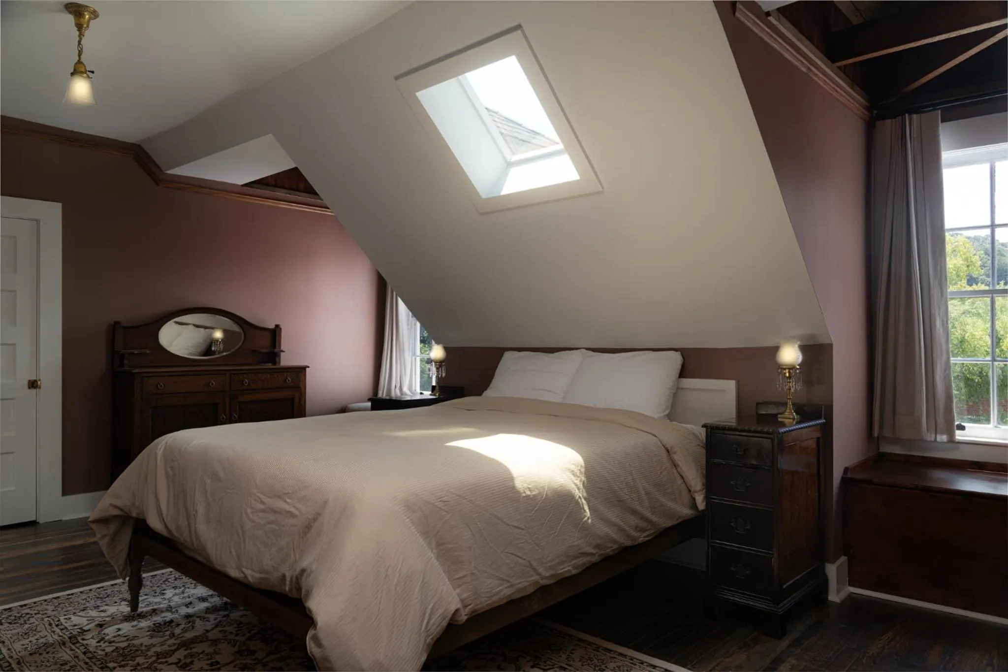 Bedroom, Bed in The NuWray Hotel & Carriage House