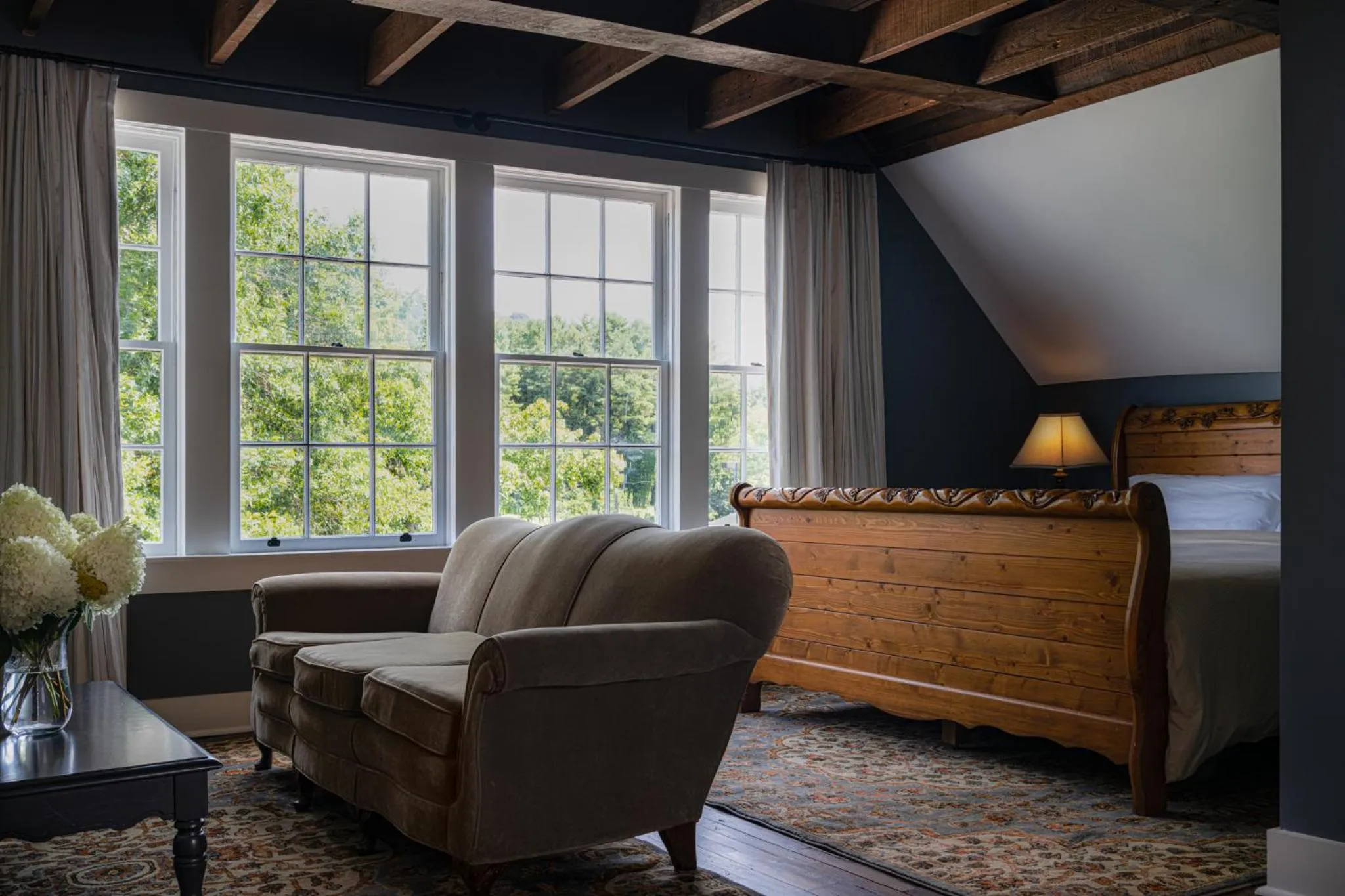 Living room in The NuWray Hotel & Carriage House