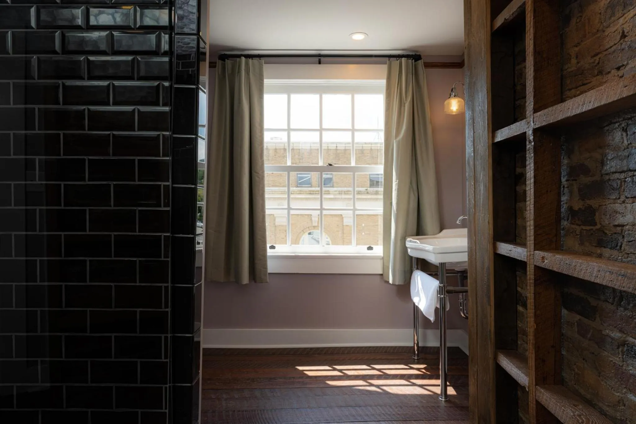 Bathroom, Bed in The NuWray Hotel & Carriage House