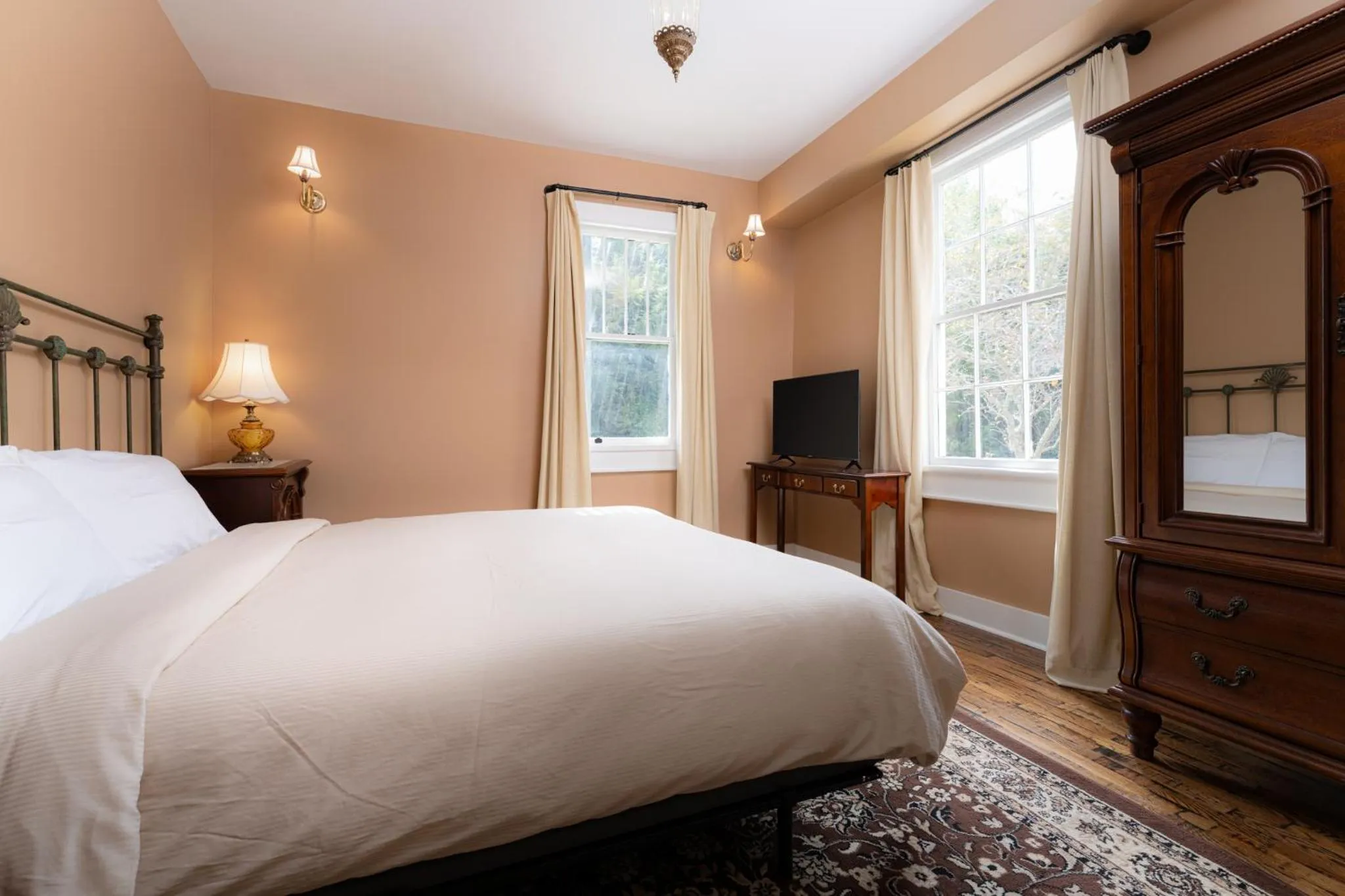 Bedroom, Bed in The NuWray Hotel & Carriage House
