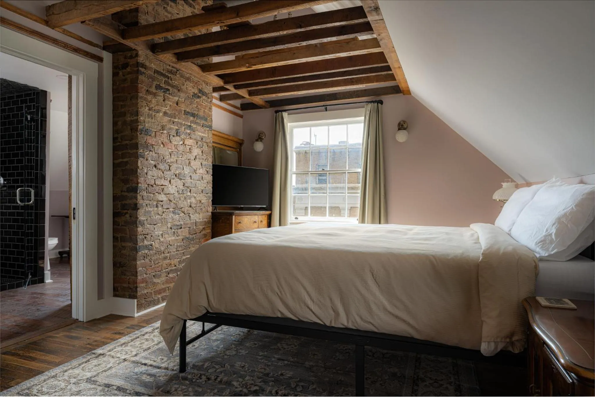 Bedroom, Bed in The NuWray Hotel & Carriage House