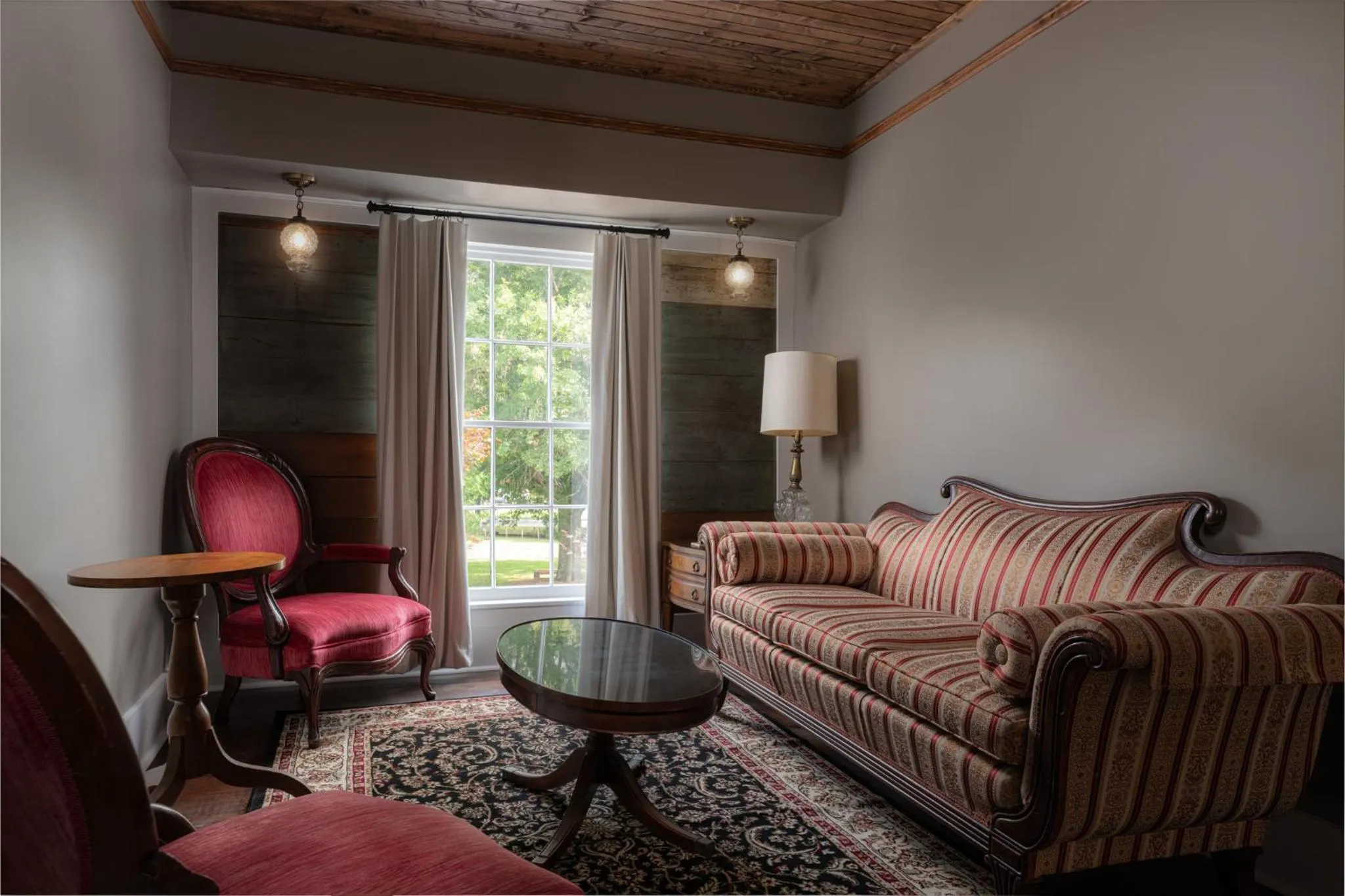 Living room in The NuWray Hotel & Carriage House