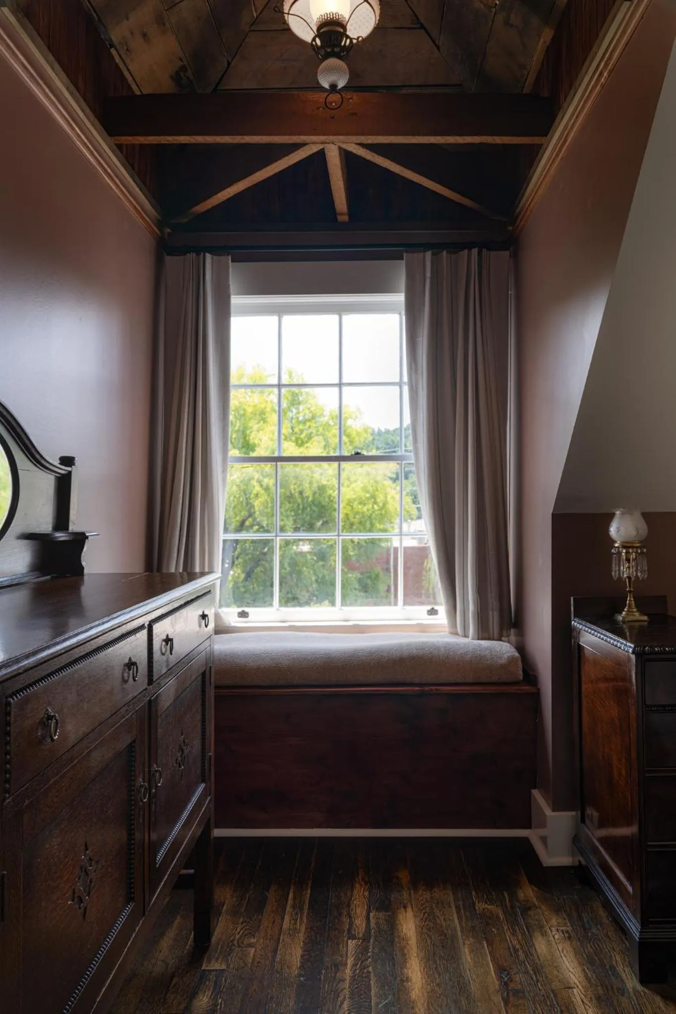Bedroom, Bed in The NuWray Hotel & Carriage House