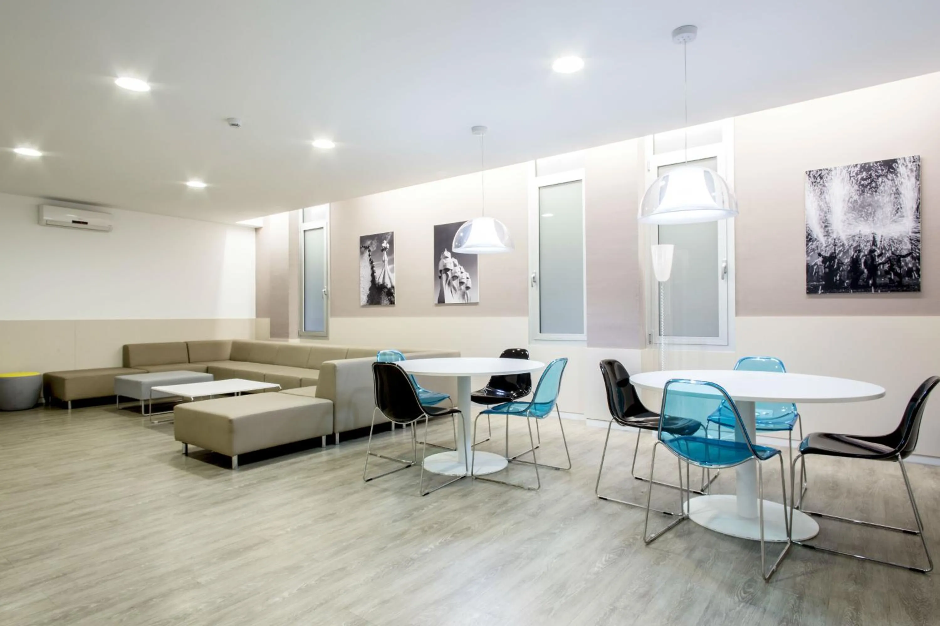 Communal lounge/ TV room in Residencia Universitaria Resa Lesseps