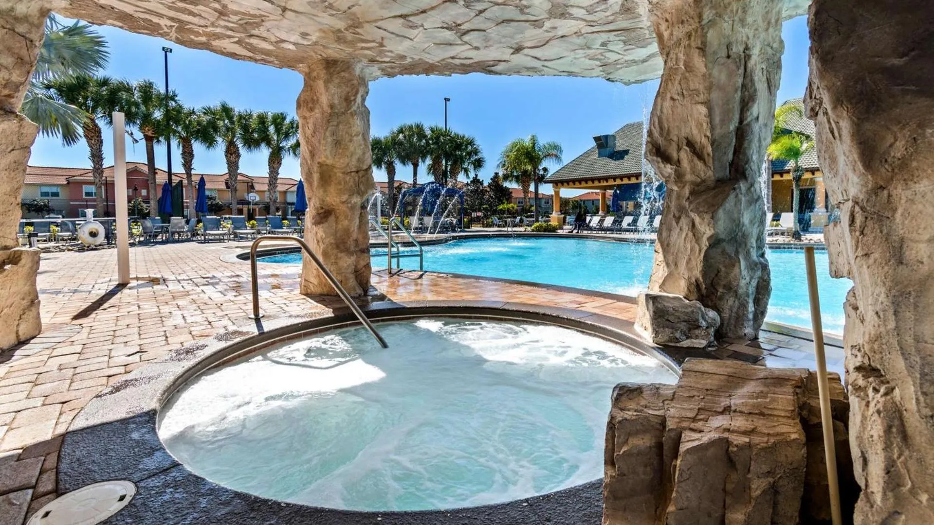 Hot Tub in 8931 Cuban Palm