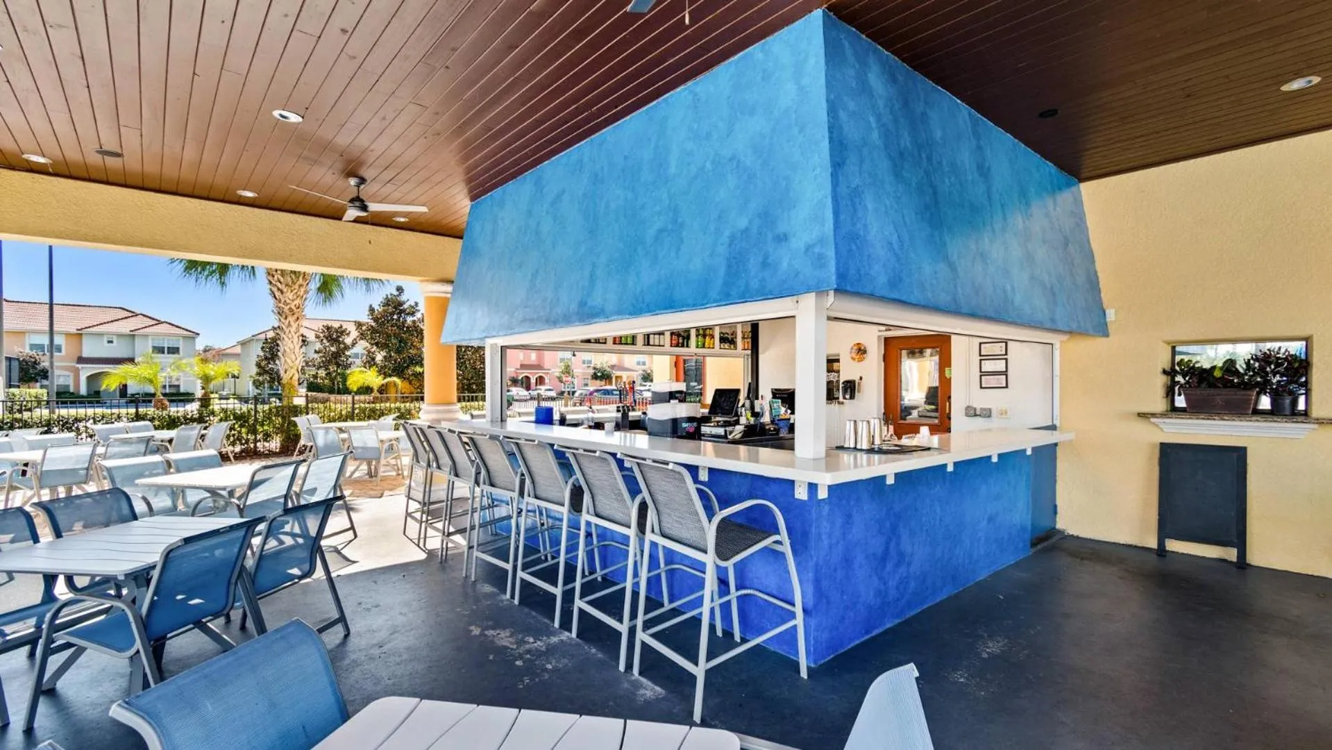 Restaurant/places to eat in 8931 Cuban Palm