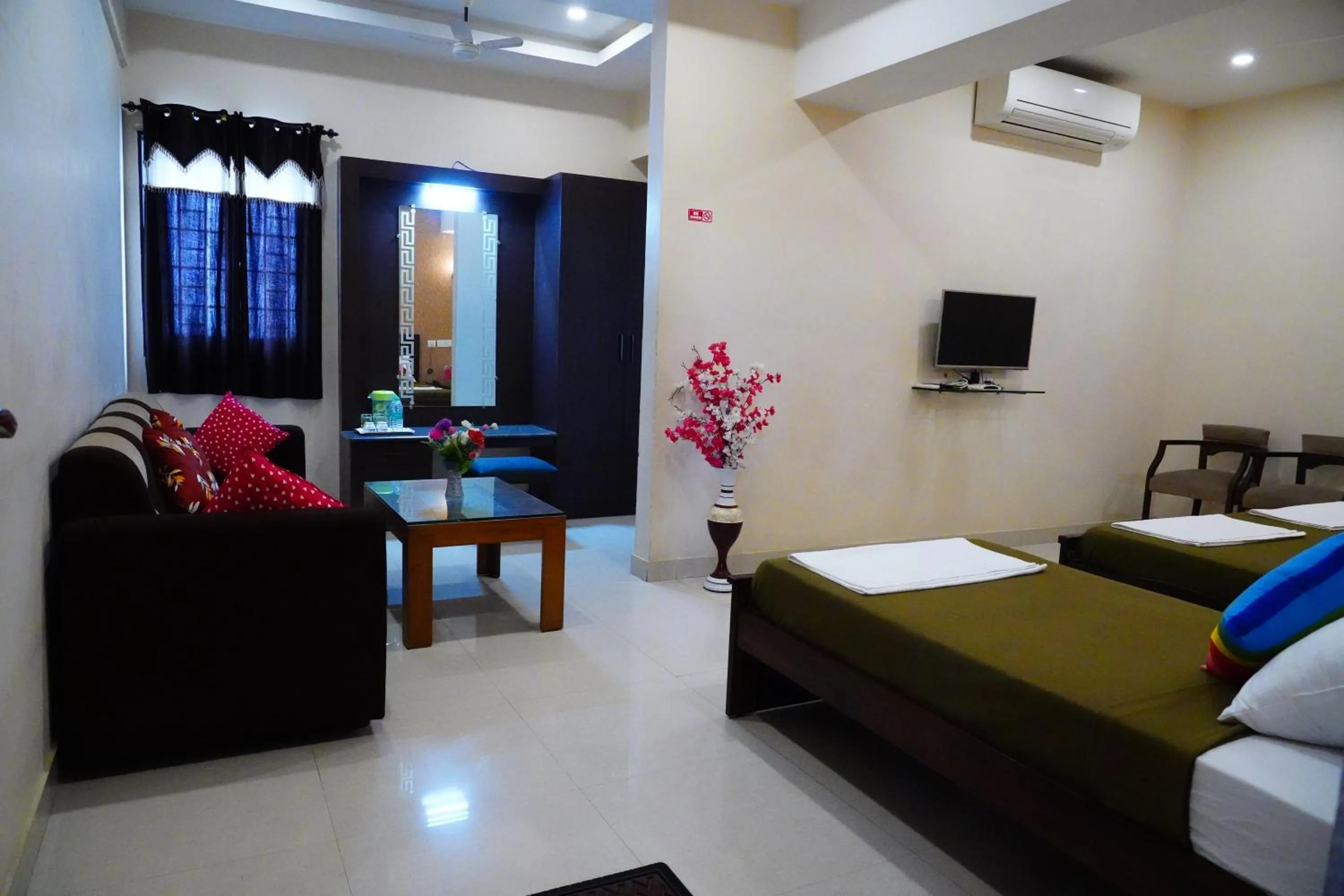 Bed in Vinayagam Residency